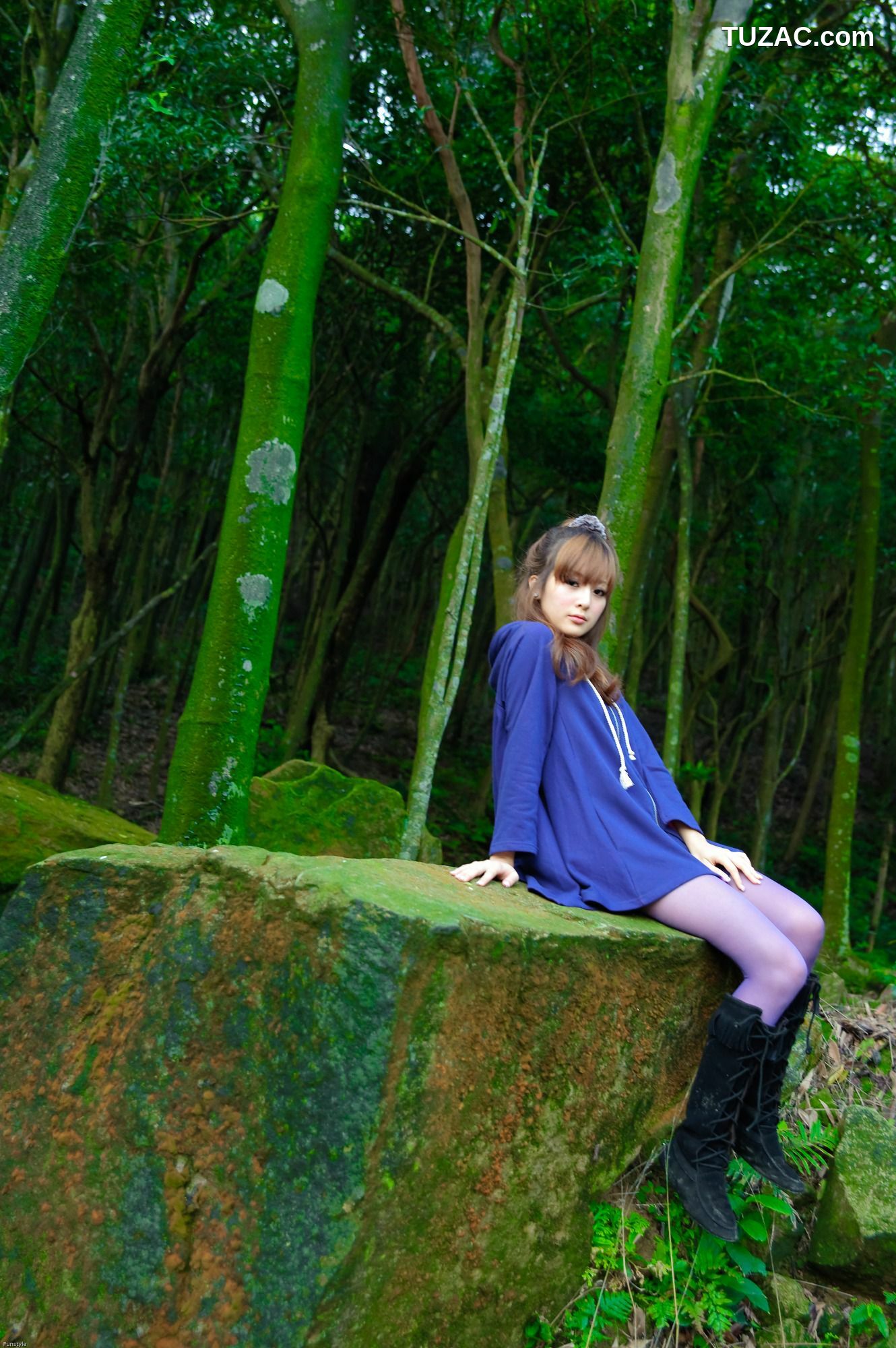 台湾正妹_台湾女神果子MM《新山夢湖外拍》写真集