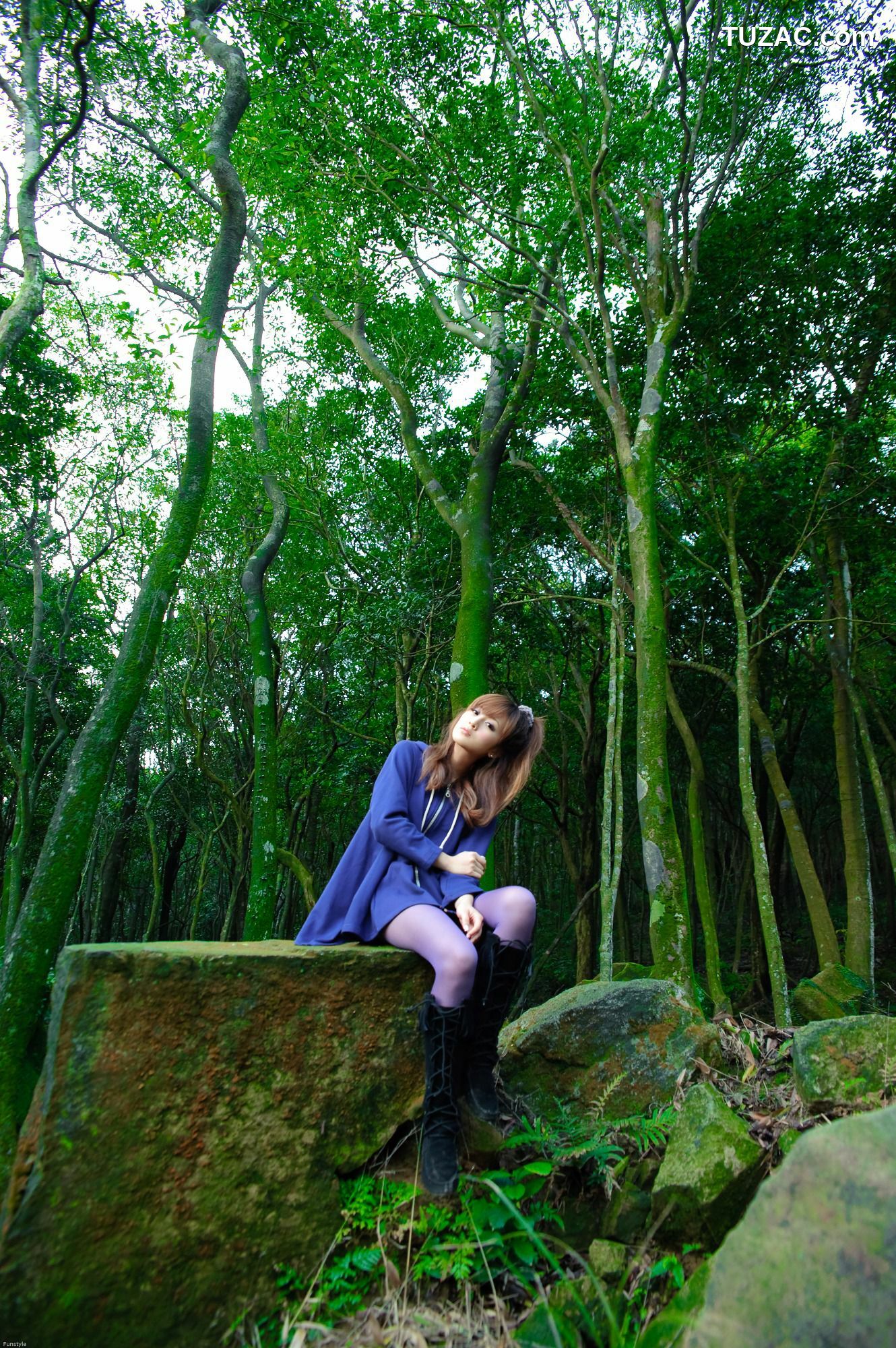 台湾正妹_台湾女神果子MM《新山夢湖外拍》写真集