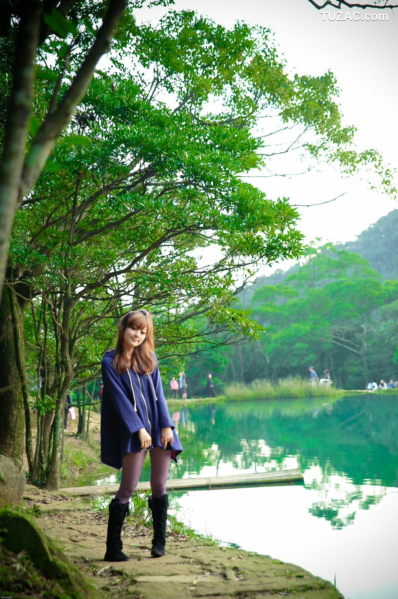 台湾正妹_台湾女神果子MM《新山夢湖外拍》写真集