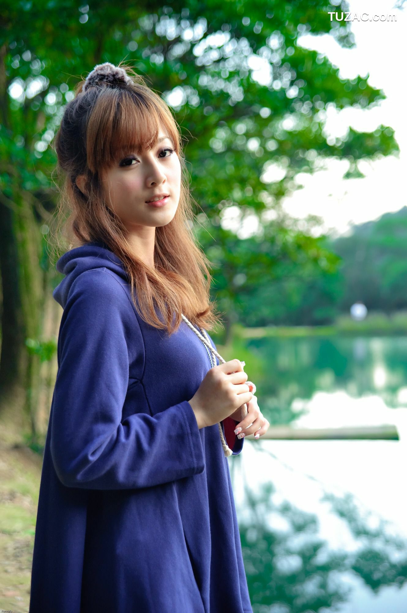 台湾正妹_台湾女神果子MM《新山夢湖外拍》写真集