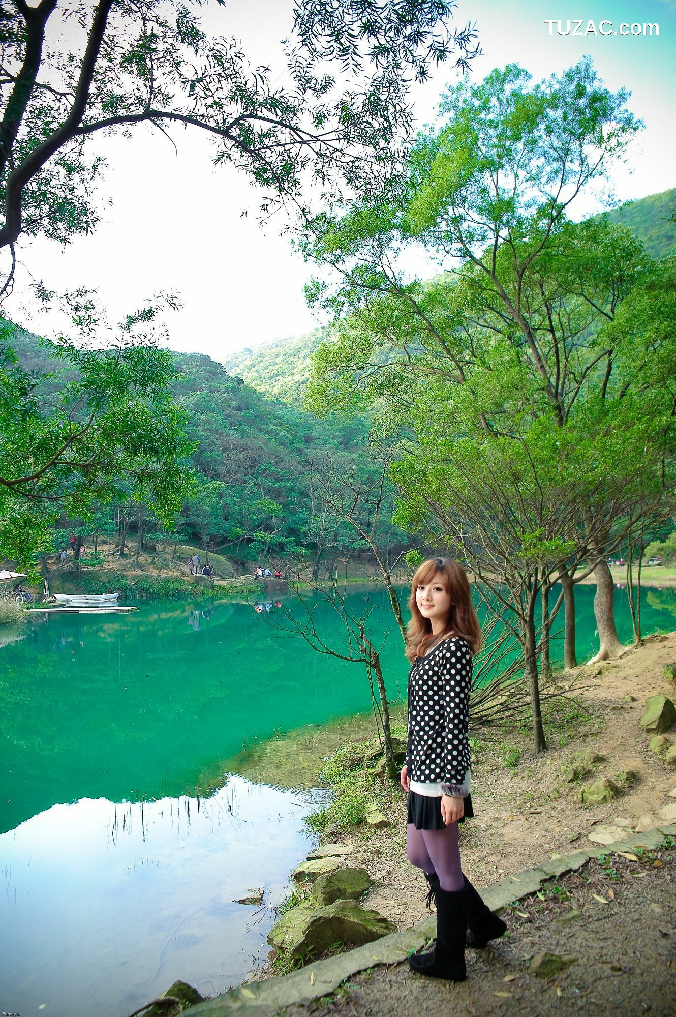 台湾正妹_台湾女神果子MM《新山夢湖外拍》写真集