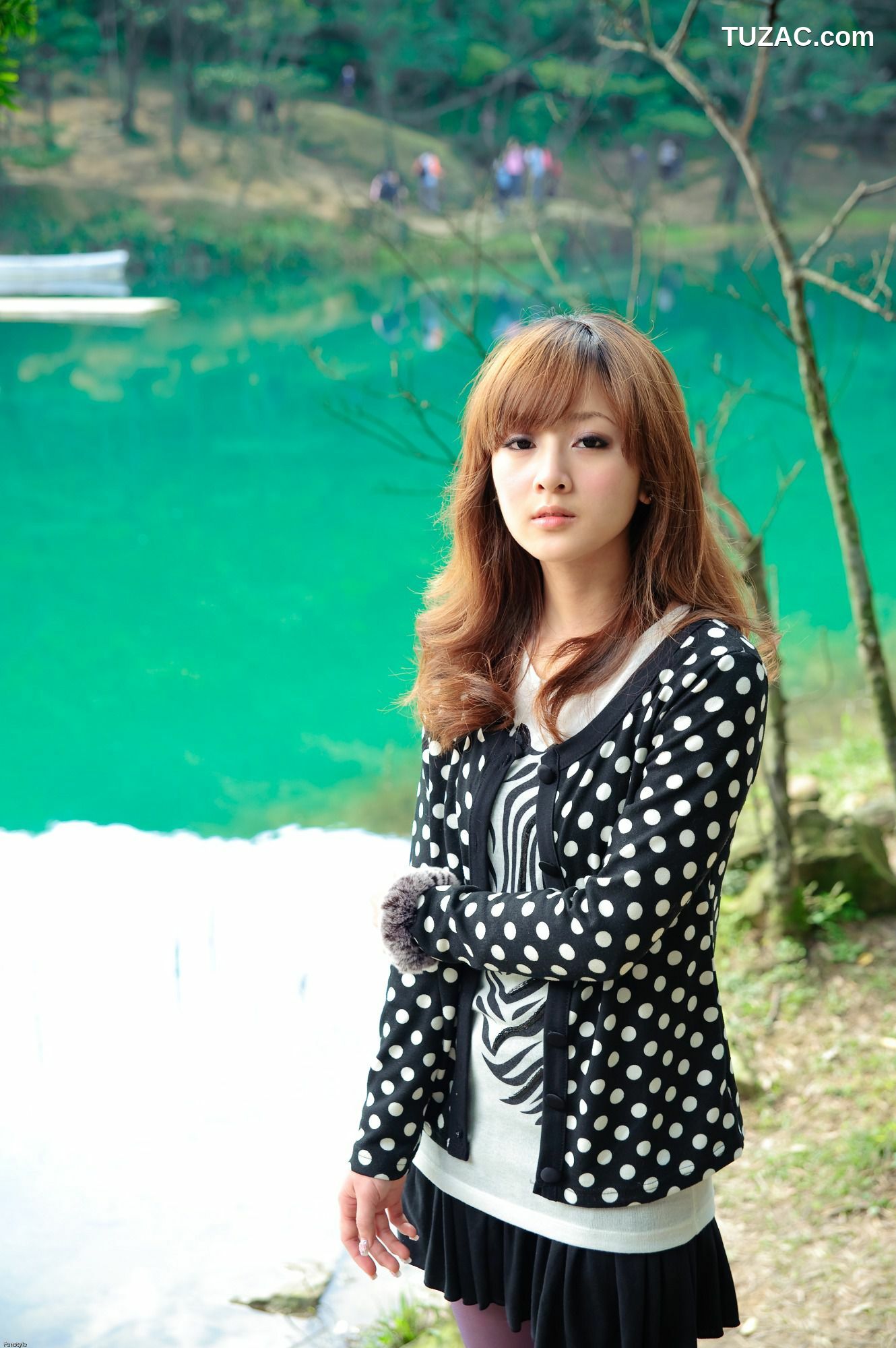 台湾正妹_台湾女神果子MM《新山夢湖外拍》写真集