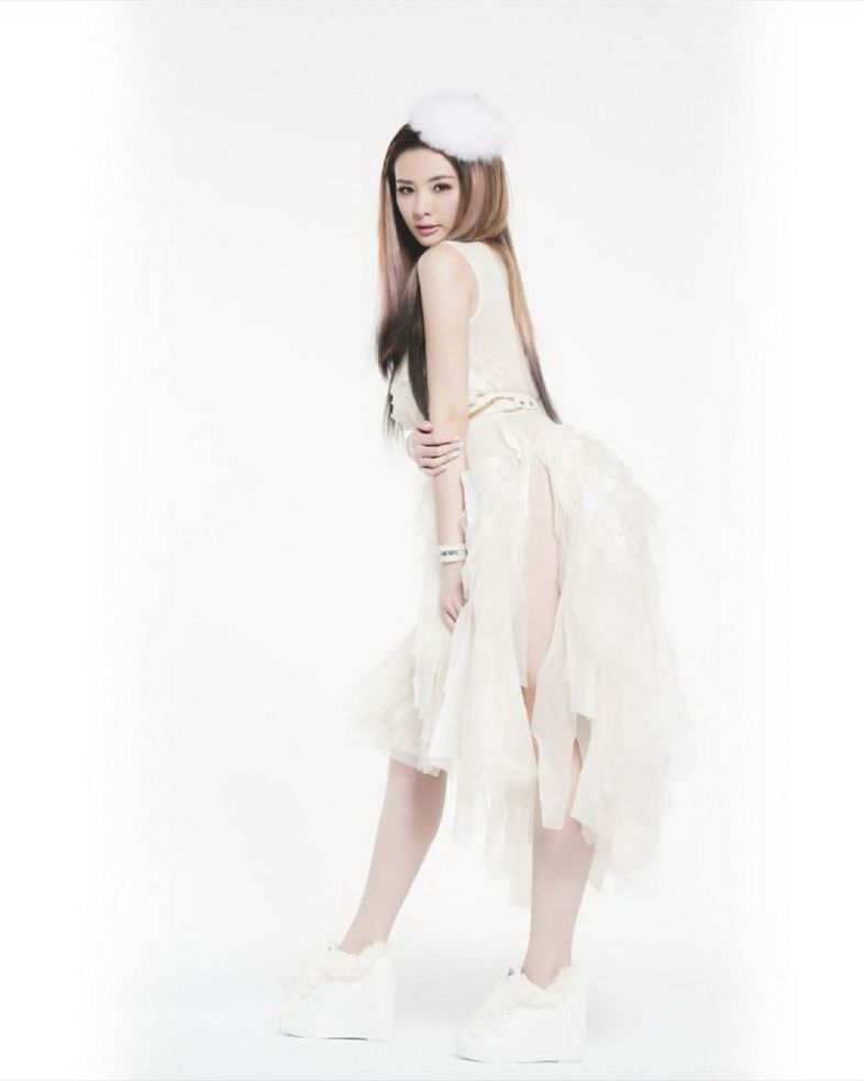 台湾正妹_台湾宅男甜心女神安心亚/廖婧伶 - 单身极品写真集