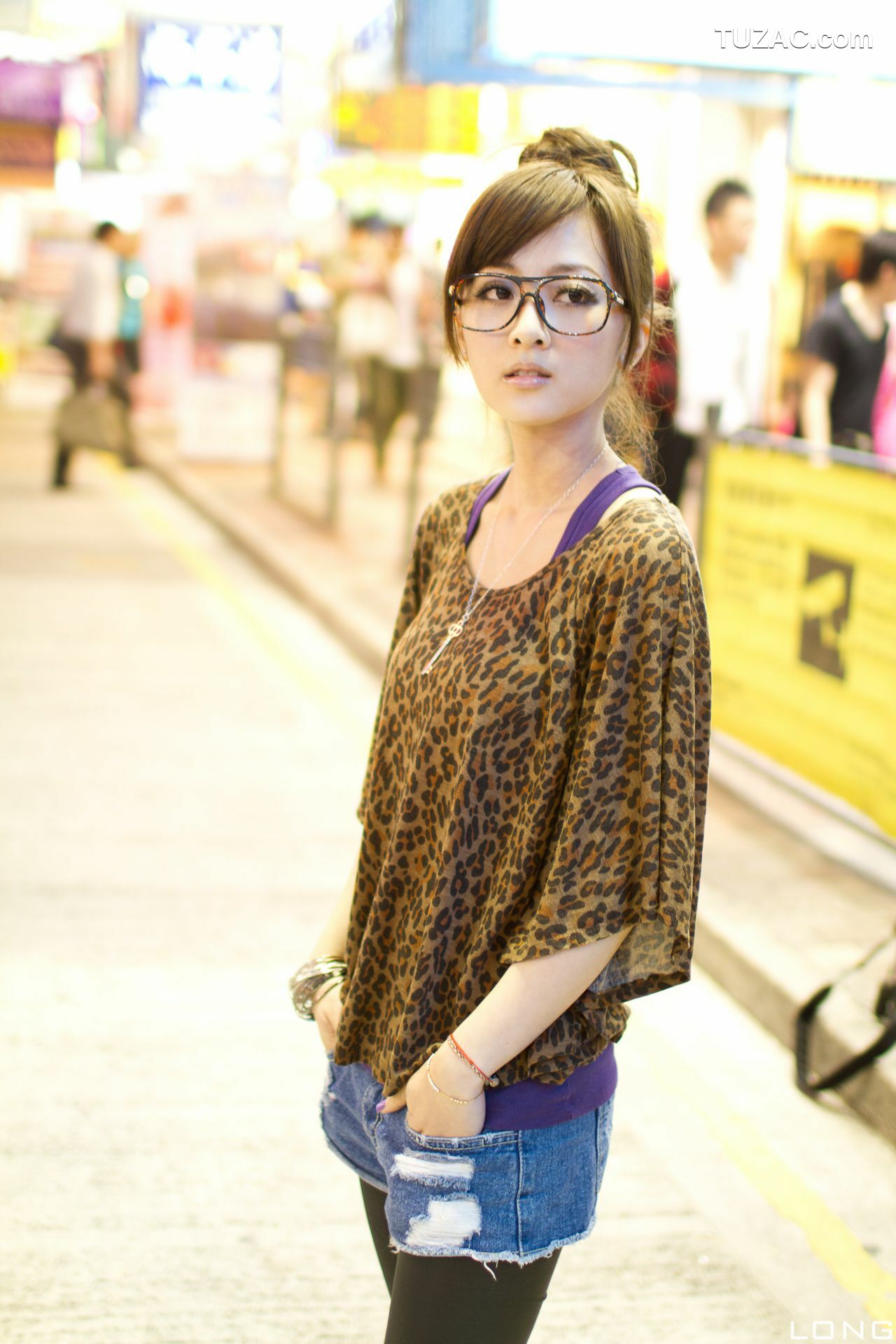 台湾正妹_台湾果子MM《港澳之旅》夜市街拍系列 写真集