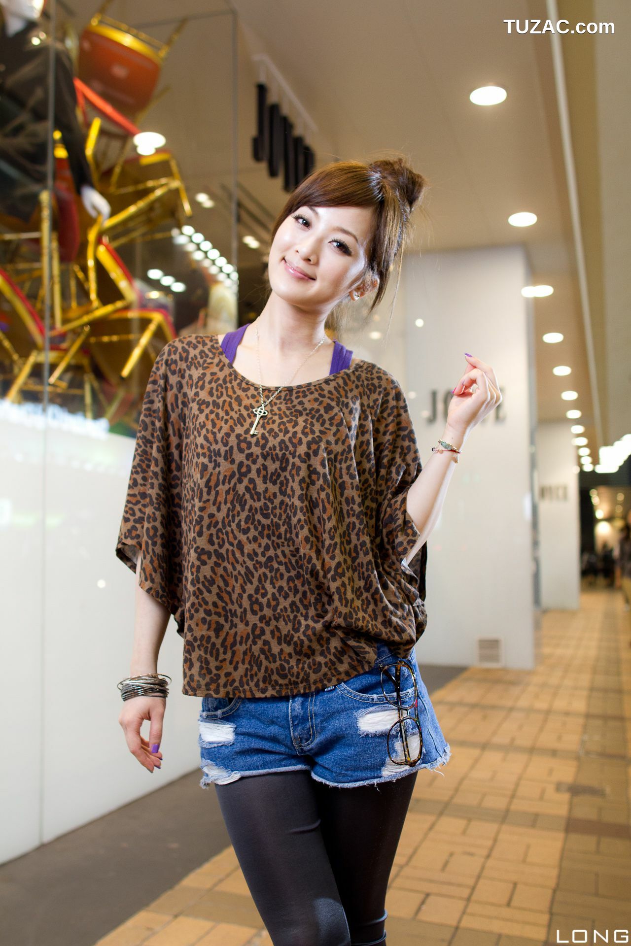 台湾正妹_台湾果子MM《港澳之旅》夜市街拍系列 写真集