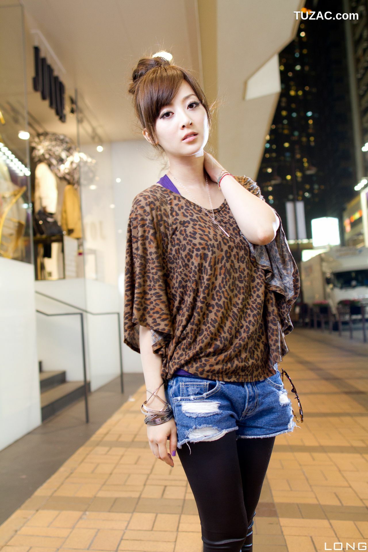 台湾正妹_台湾果子MM《港澳之旅》夜市街拍系列 写真集