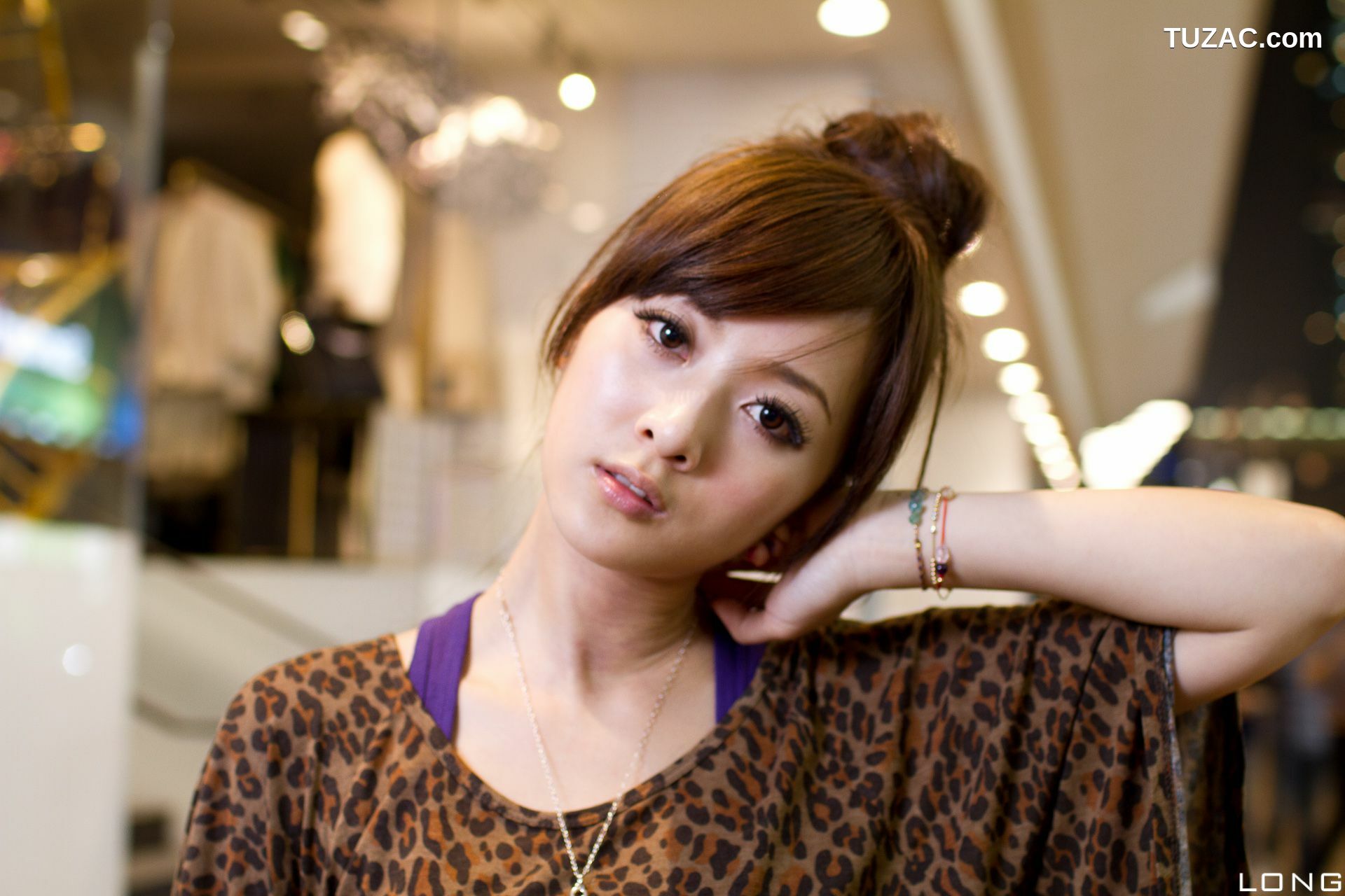 台湾正妹_台湾果子MM《港澳之旅》夜市街拍系列 写真集