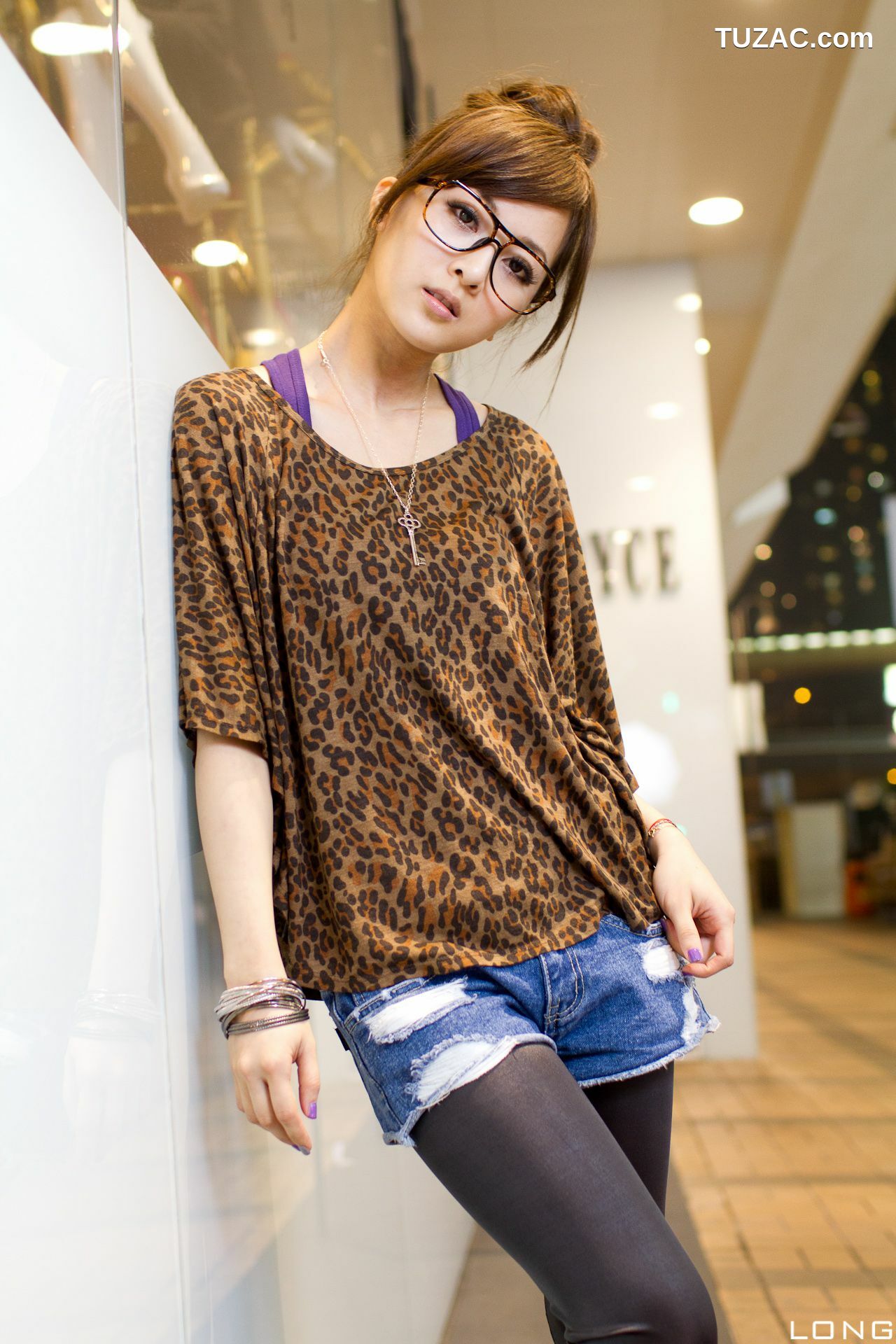 台湾正妹_台湾果子MM《港澳之旅》夜市街拍系列 写真集