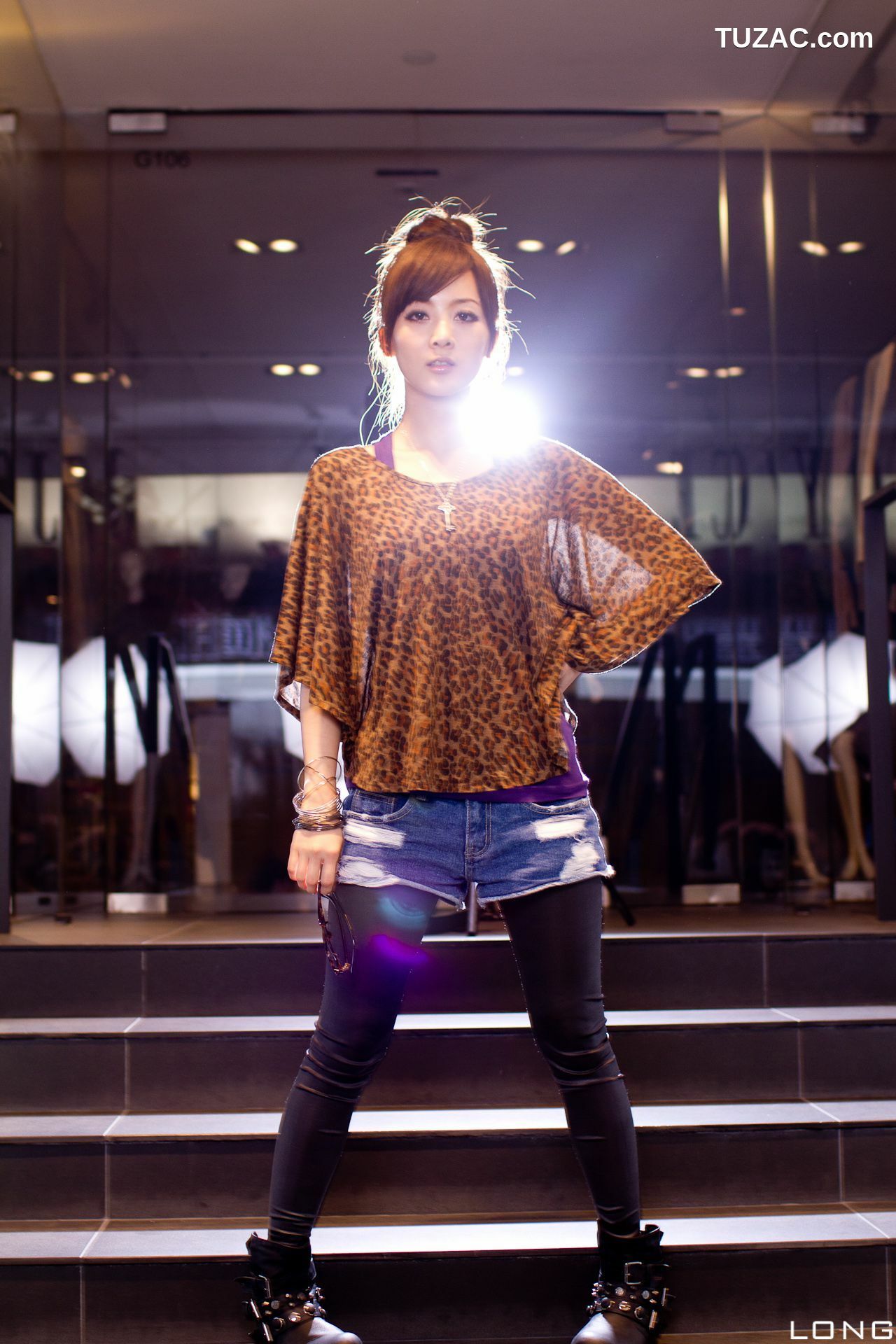 台湾正妹_台湾果子MM《港澳之旅》夜市街拍系列 写真集