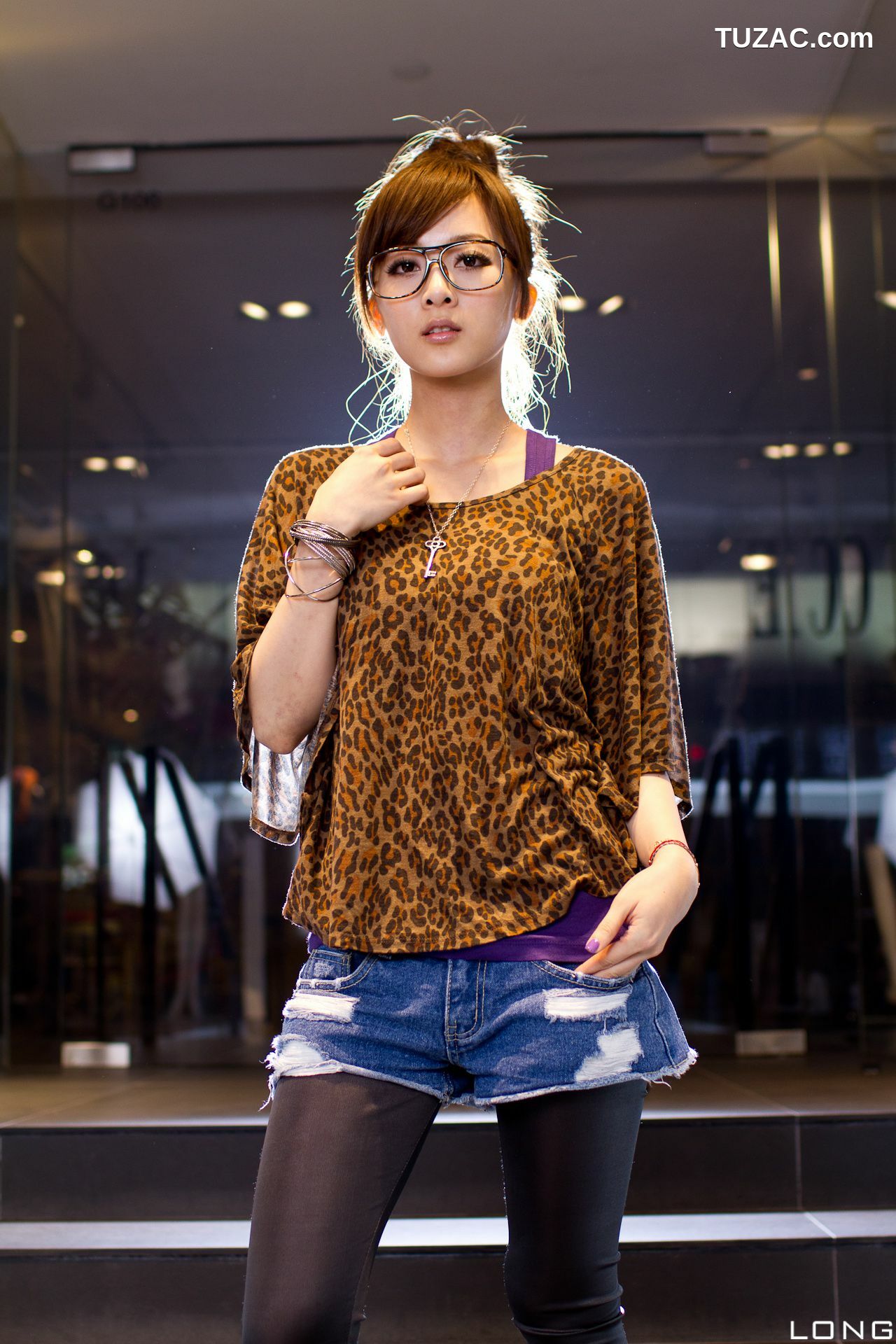 台湾正妹_台湾果子MM《港澳之旅》夜市街拍系列 写真集