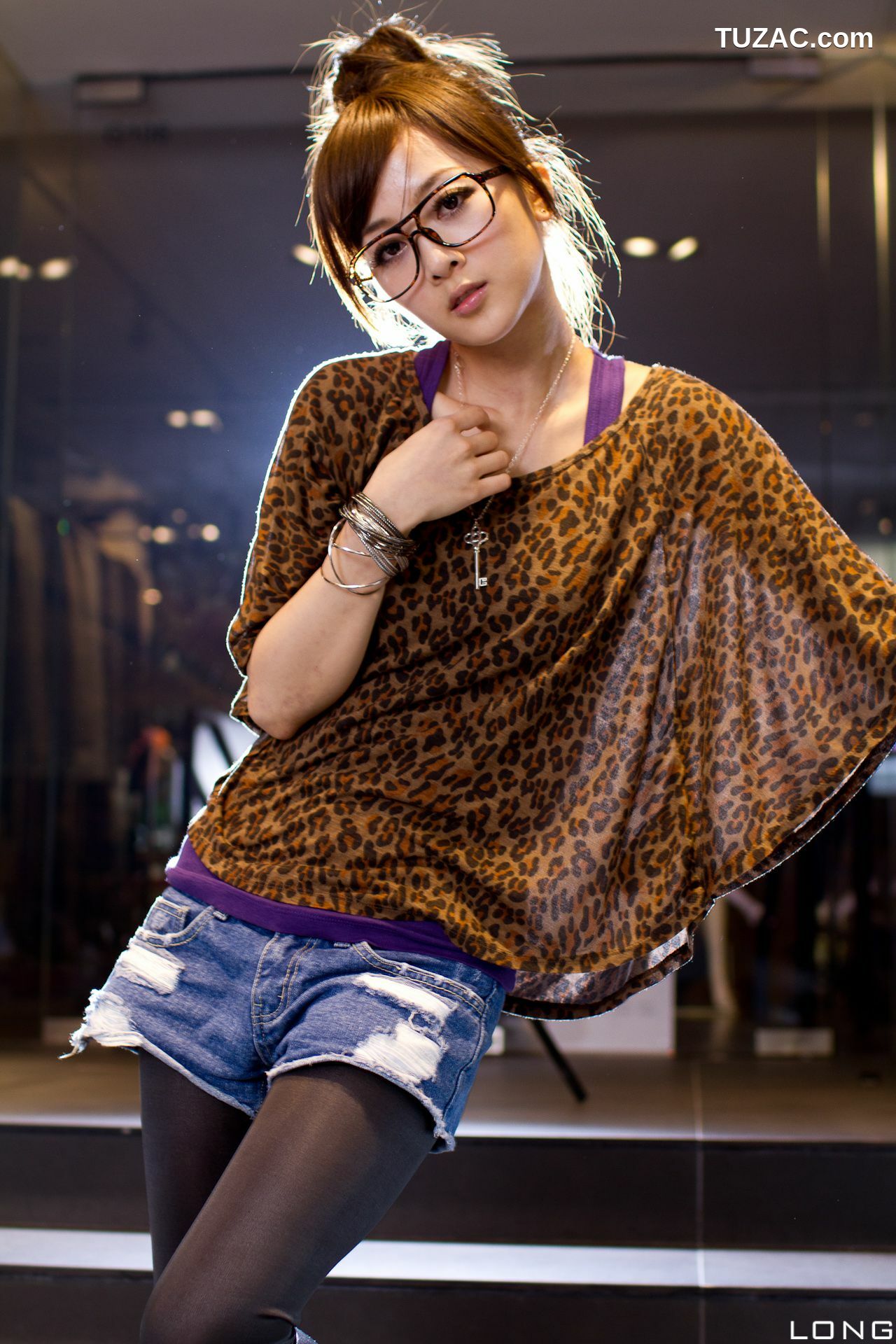 台湾正妹_台湾果子MM《港澳之旅》夜市街拍系列 写真集