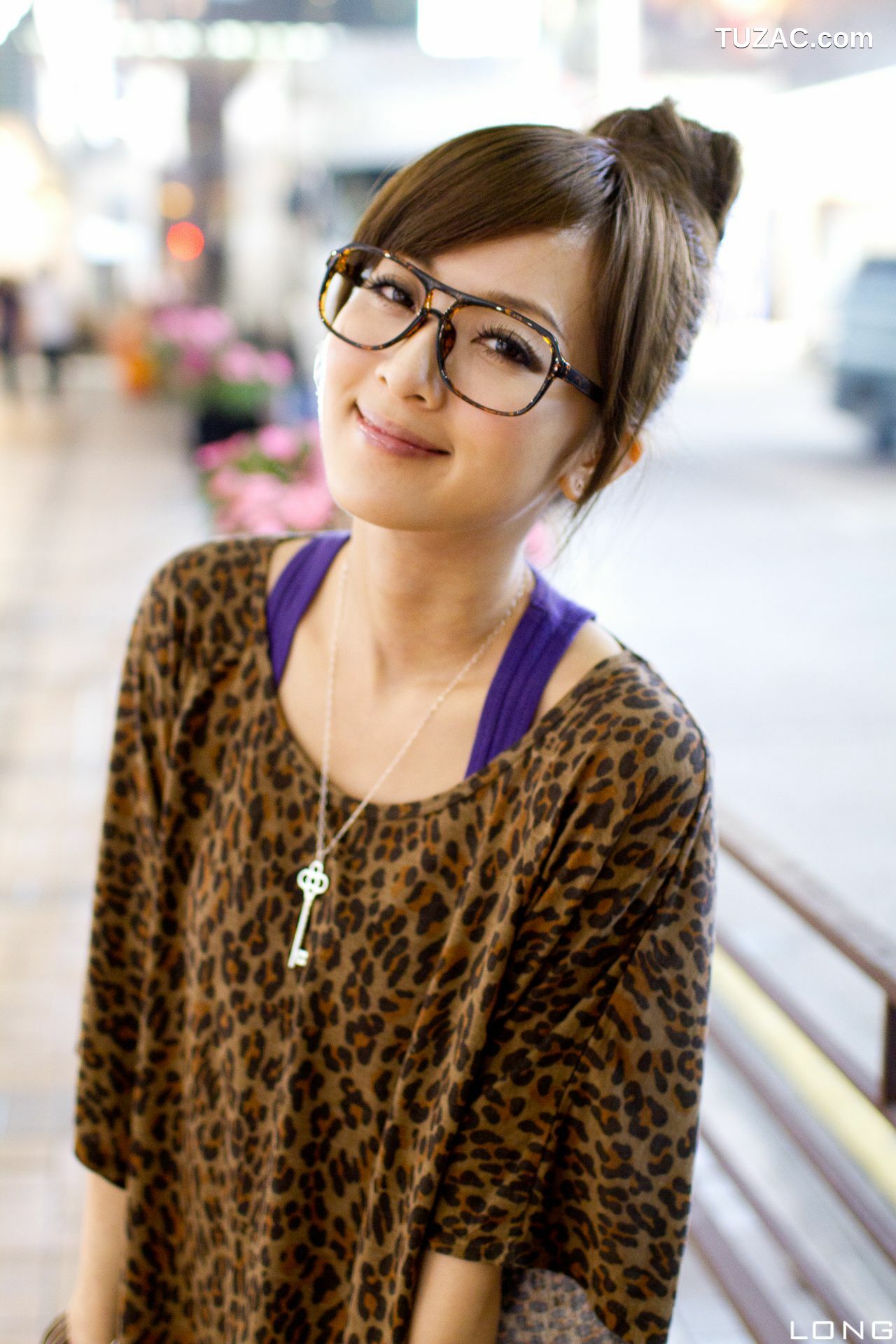 台湾正妹_台湾果子MM《港澳之旅》夜市街拍系列 写真集