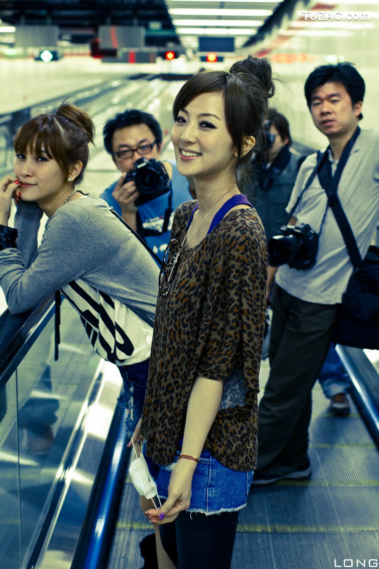 台湾正妹_台湾果子MM《港澳之旅》夜市街拍系列 写真集