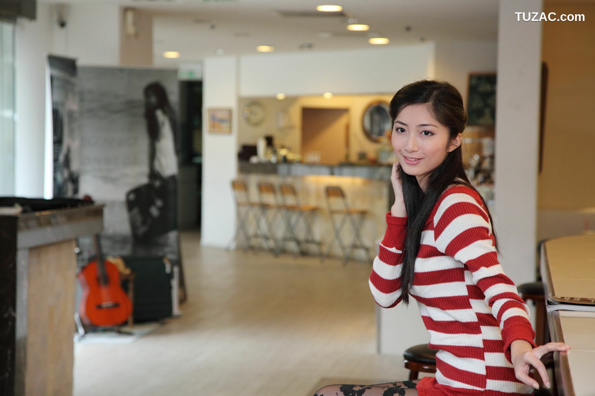 台湾正妹_台湾模特Emily《酒店室拍》写真集