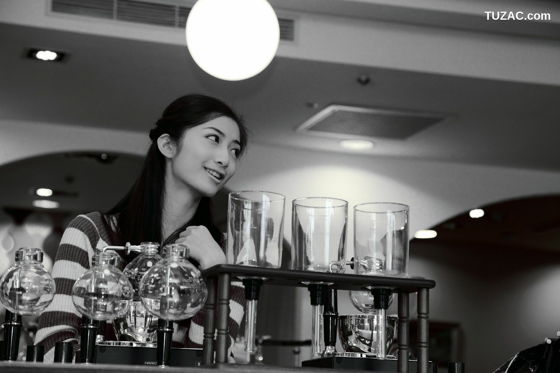 台湾正妹_台湾模特Emily《酒店室拍》写真集