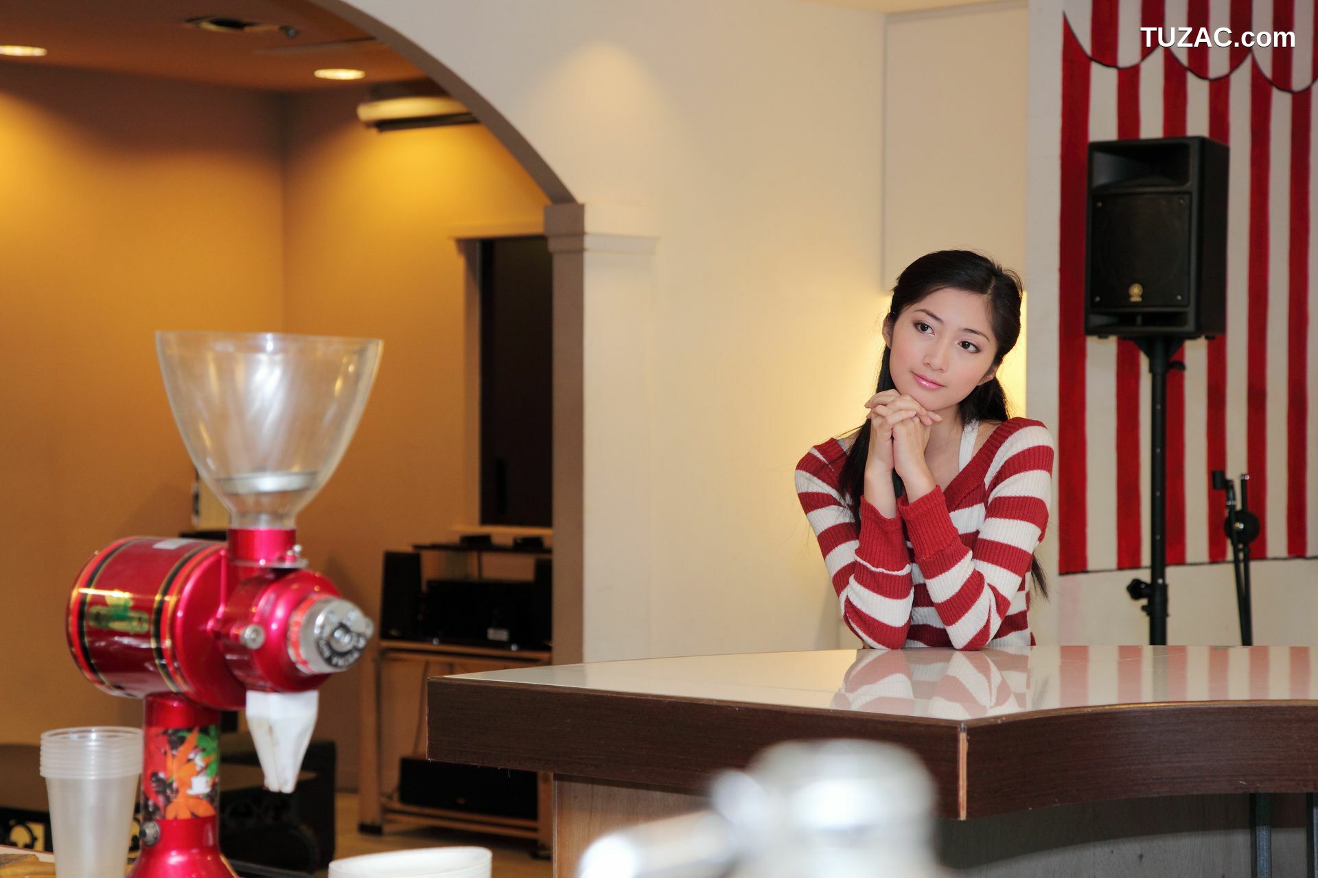 台湾正妹_台湾模特Emily《酒店室拍》写真集
