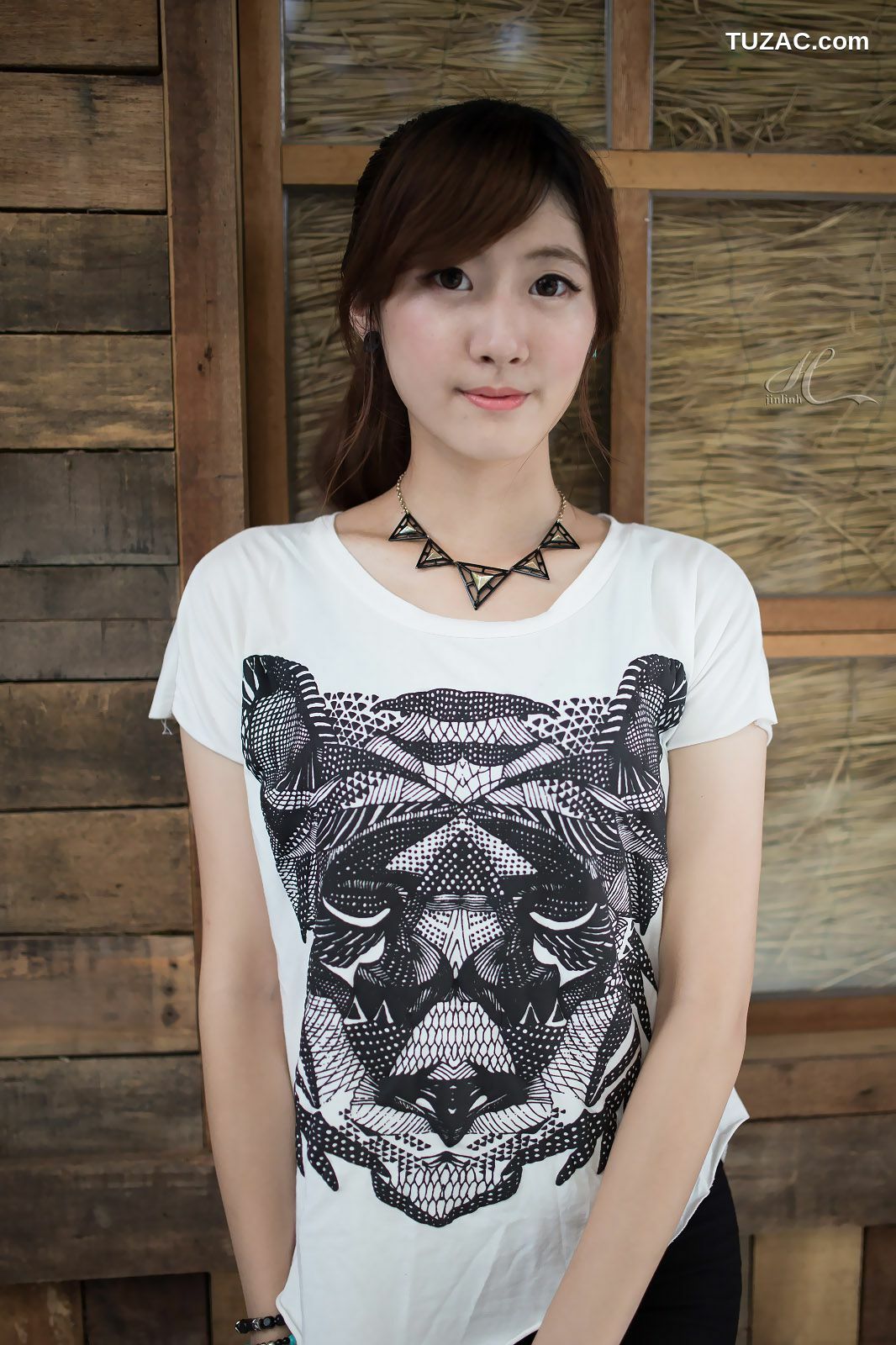 台湾正妹_台湾模特Queena/林茉晶《公园外拍》写真集