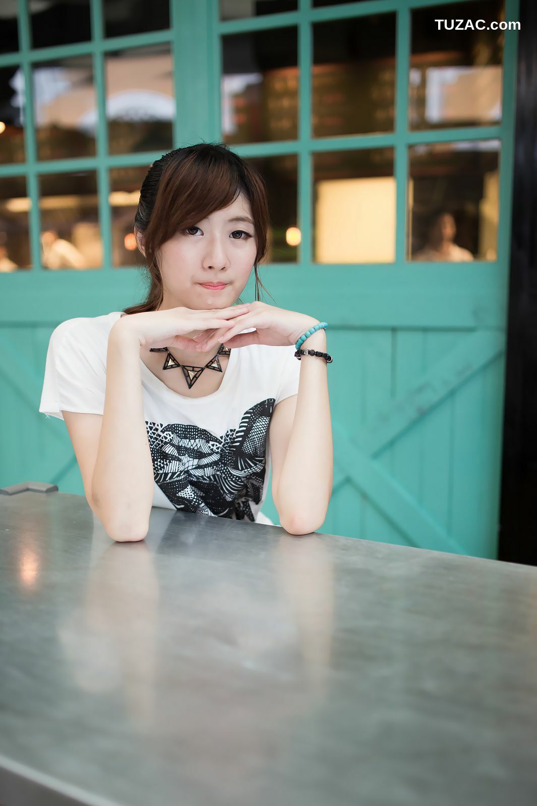 台湾正妹_台湾模特Queena/林茉晶《公园外拍》写真集