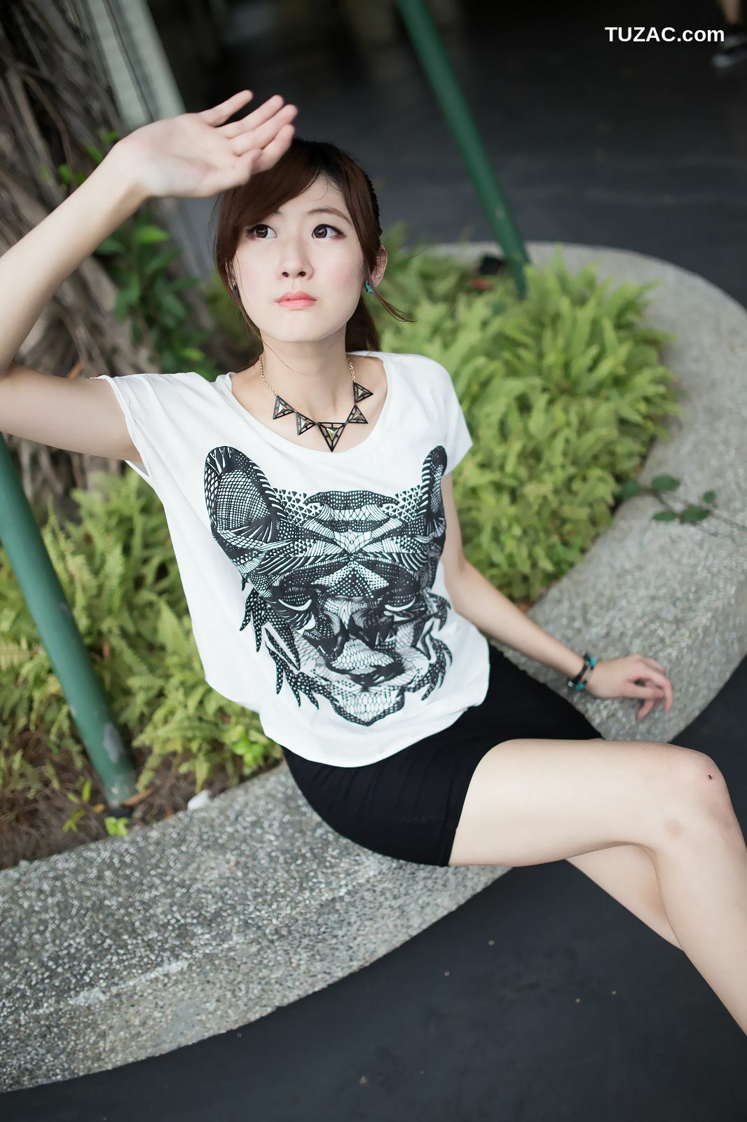 台湾正妹_台湾模特Queena/林茉晶《公园外拍》写真集