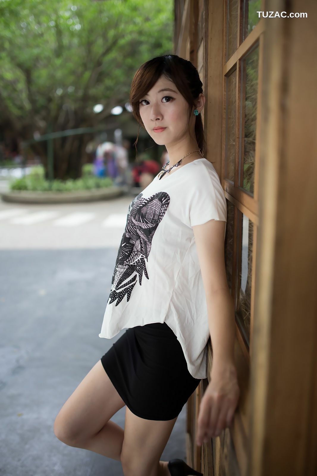 台湾正妹_台湾模特Queena/林茉晶《公园外拍》写真集