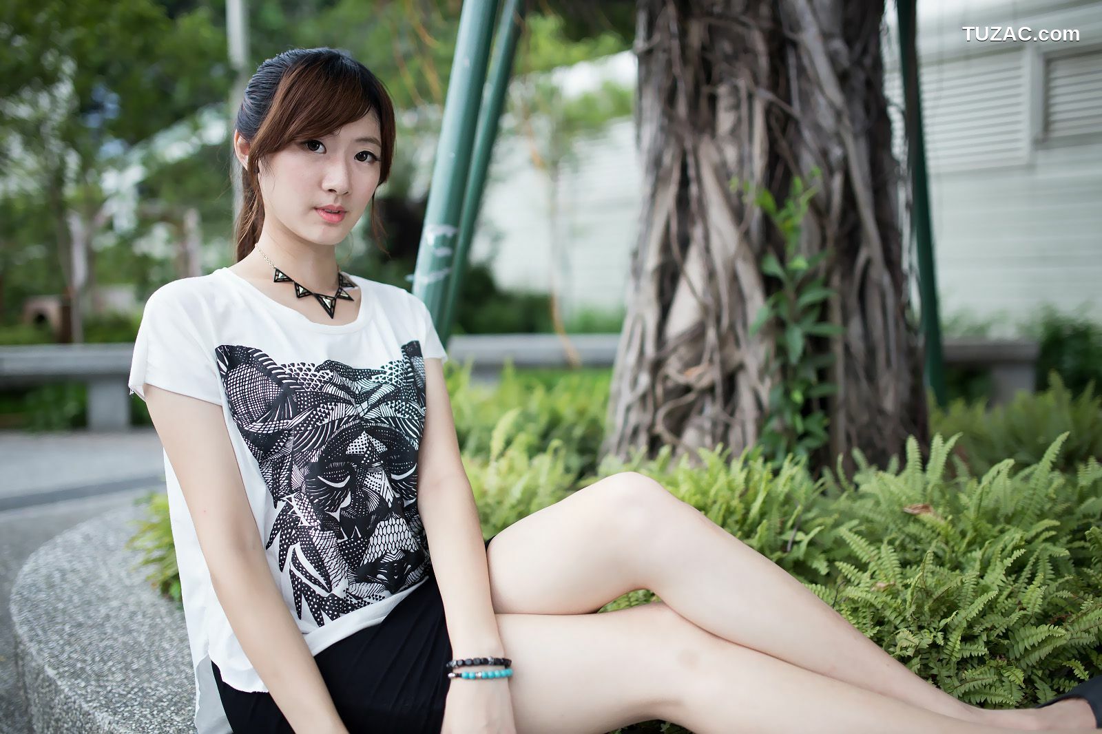 台湾正妹_台湾模特Queena/林茉晶《公园外拍》写真集