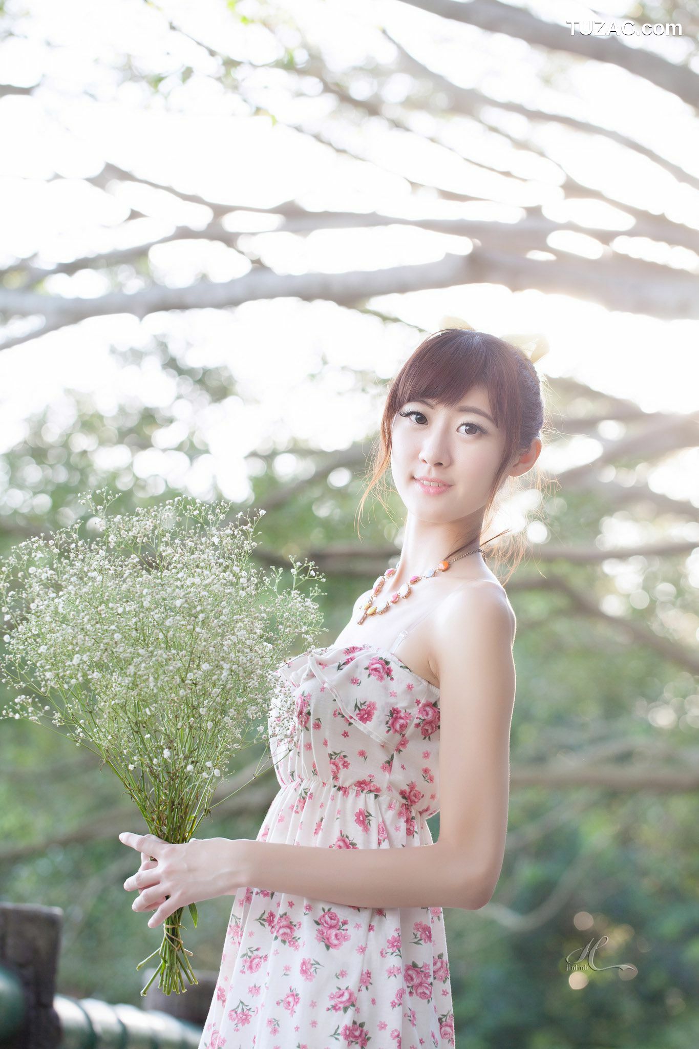 台湾正妹_台湾模特Queena/林茉晶《公园外拍》写真集