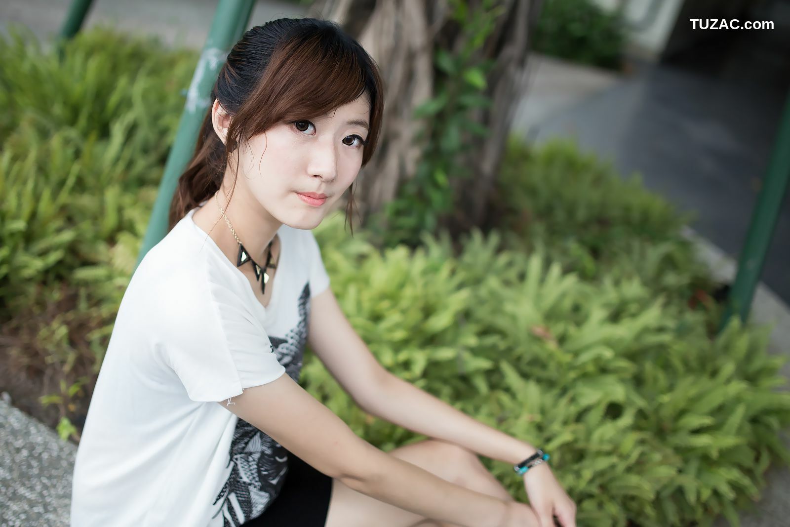 台湾正妹_台湾模特Queena/林茉晶《公园外拍》写真集
