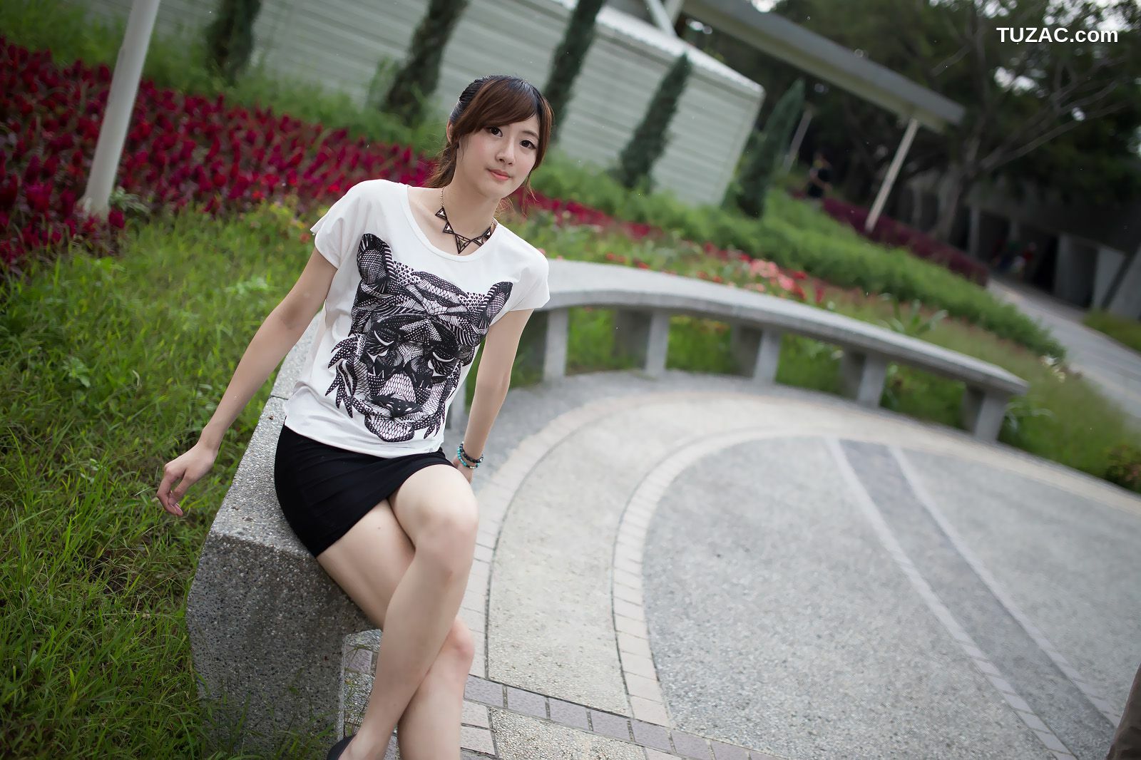 台湾正妹_台湾模特Queena/林茉晶《公园外拍》写真集