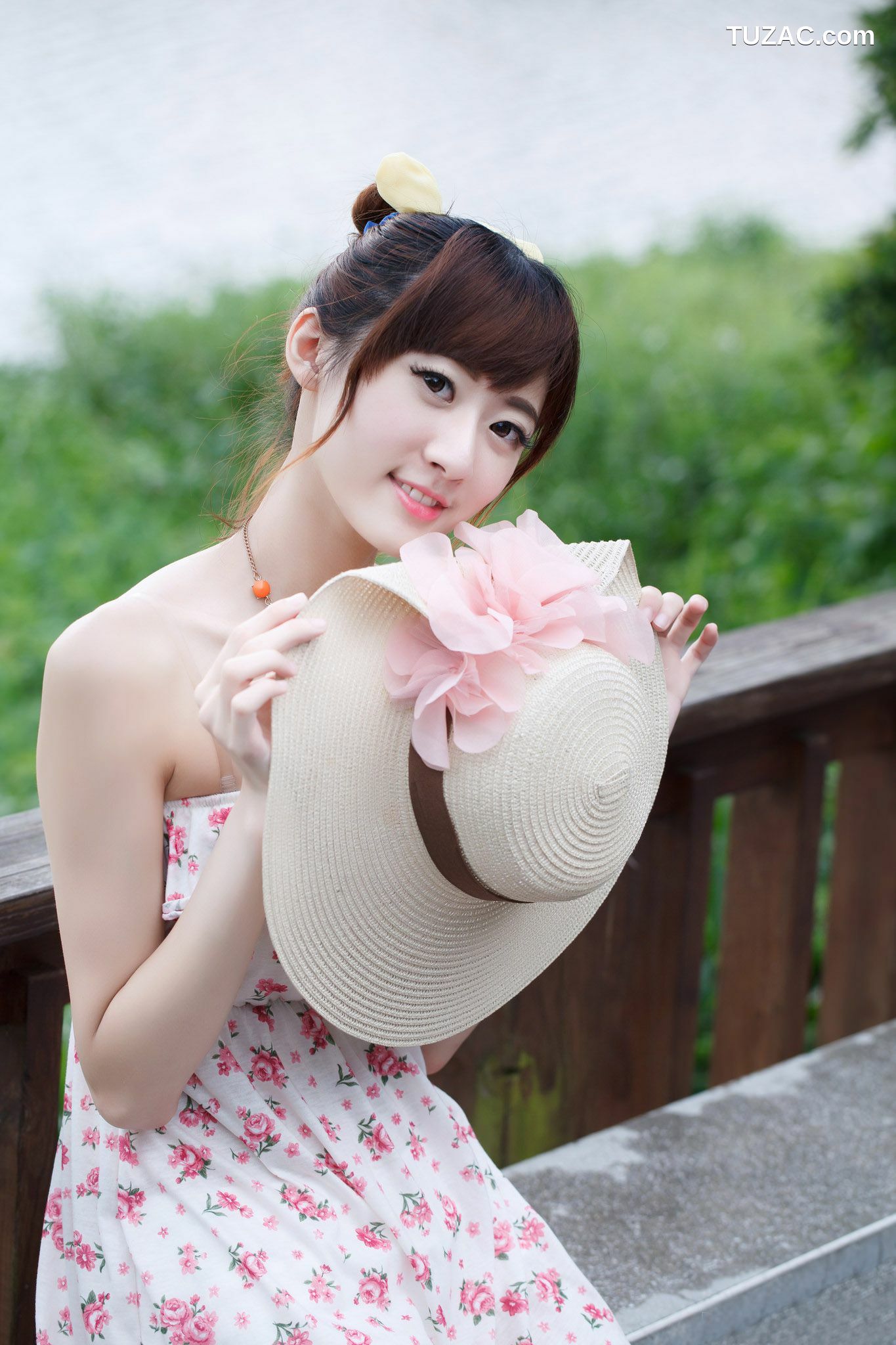 台湾正妹_台湾模特Queena/林茉晶《公园外拍》写真集