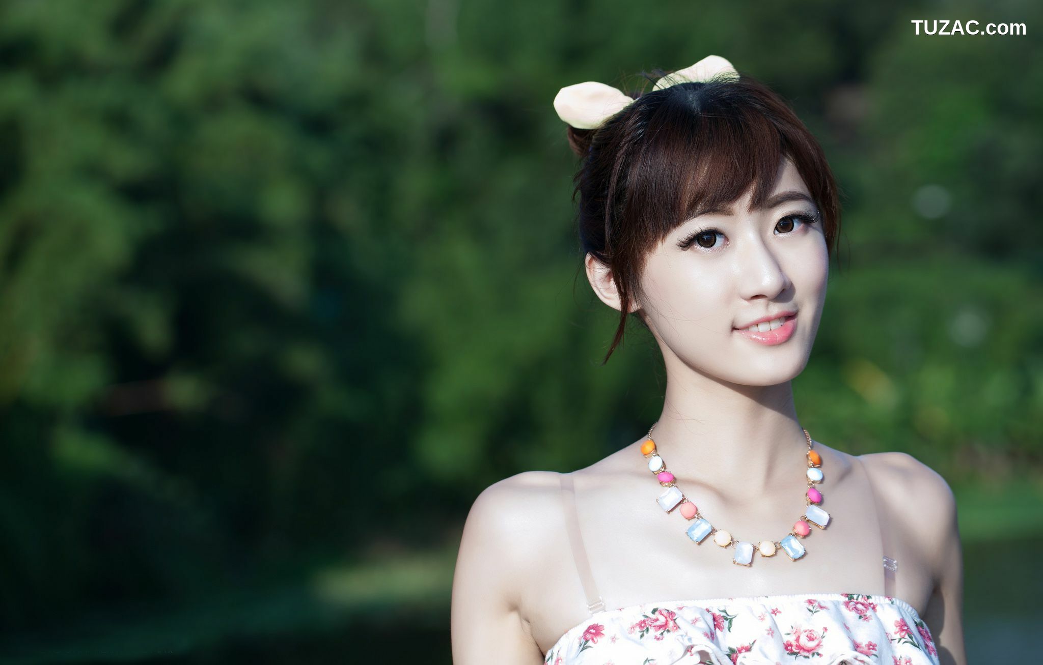 台湾正妹_台湾模特Queena/林茉晶《公园外拍》写真集