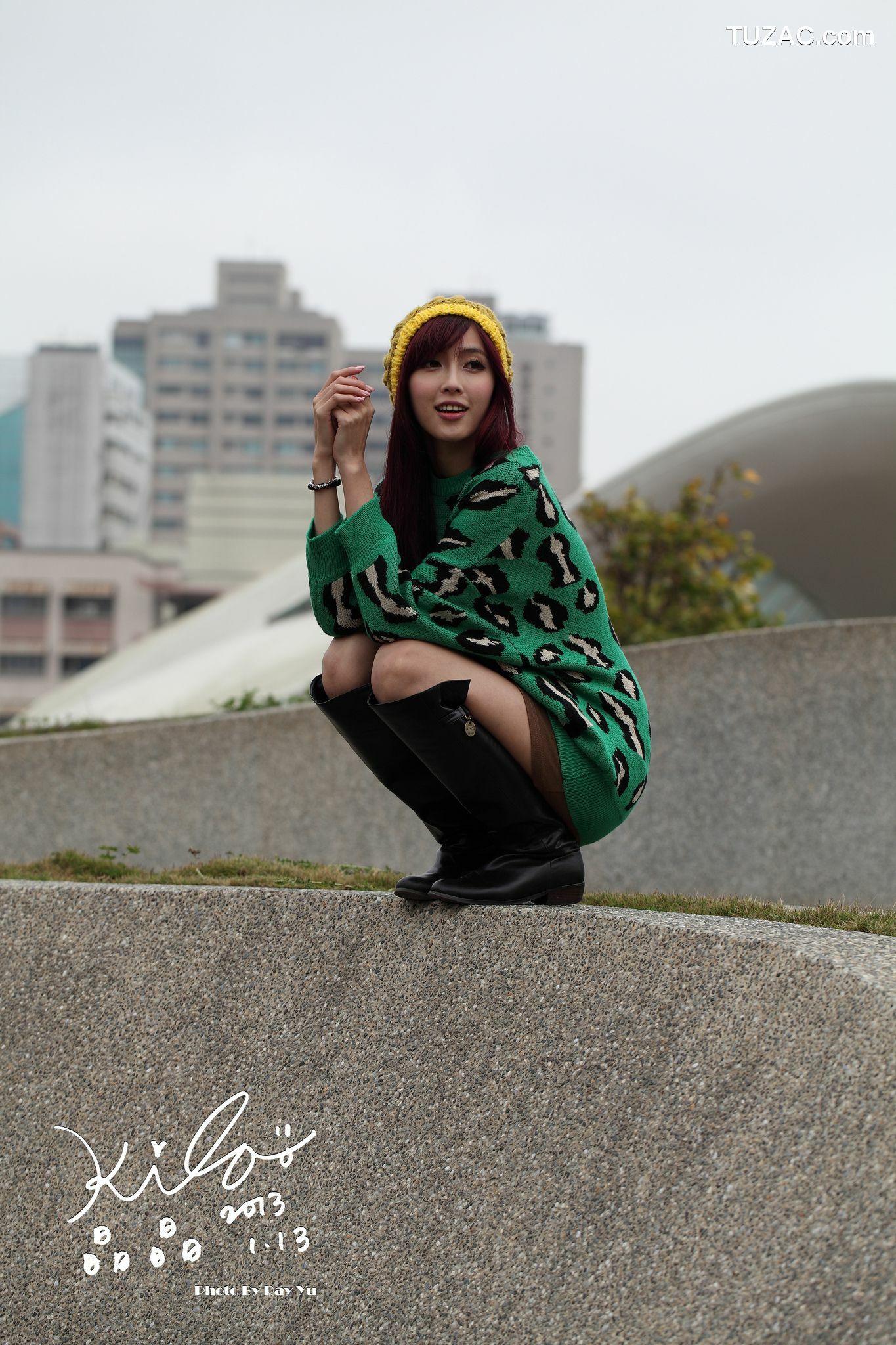 台湾正妹_台湾模特廖挺伶/Kila晶晶《绿色长衣+长靴》街拍写真集