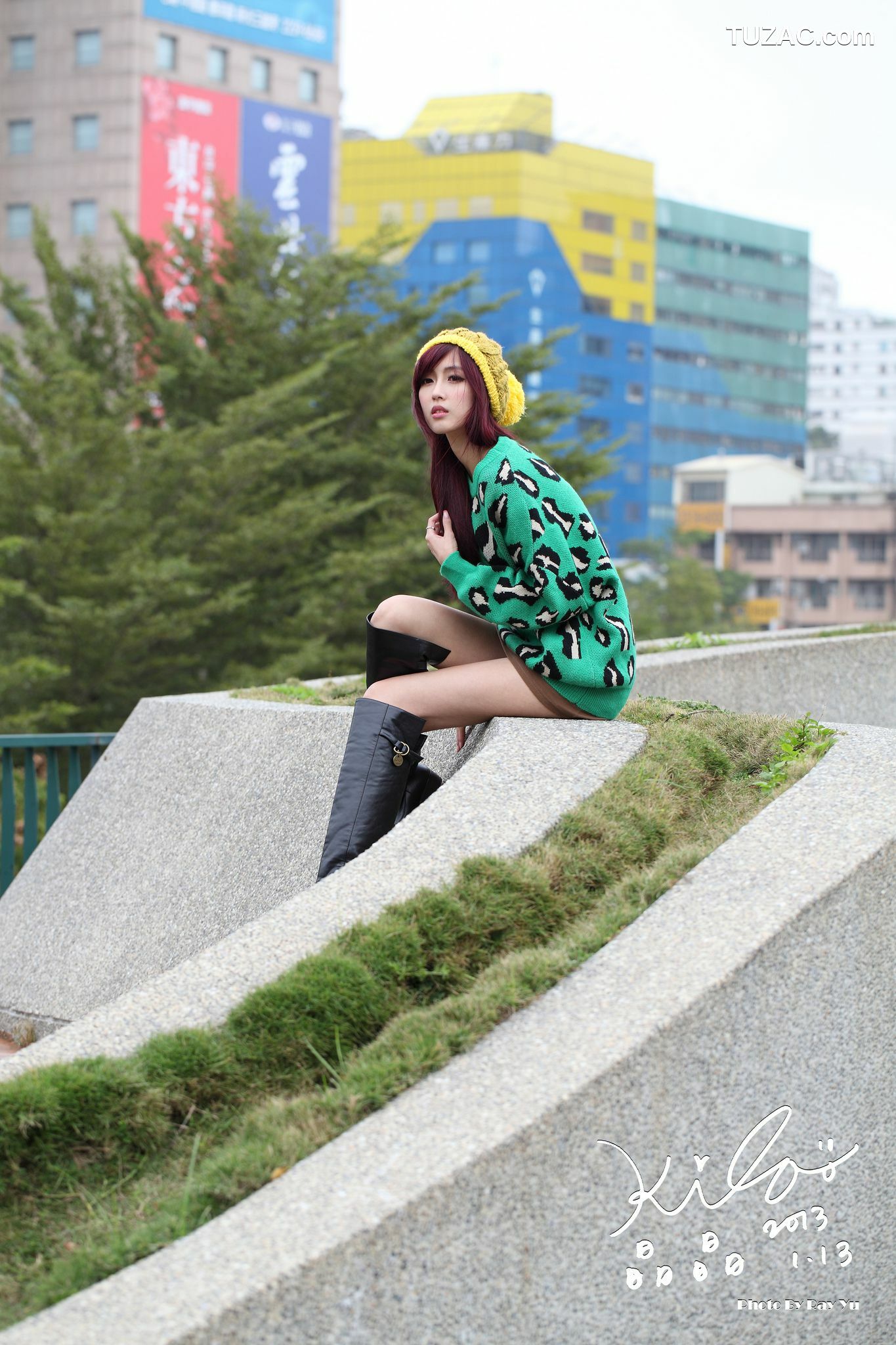 台湾正妹_台湾模特廖挺伶/Kila晶晶《绿色长衣+长靴》街拍写真集