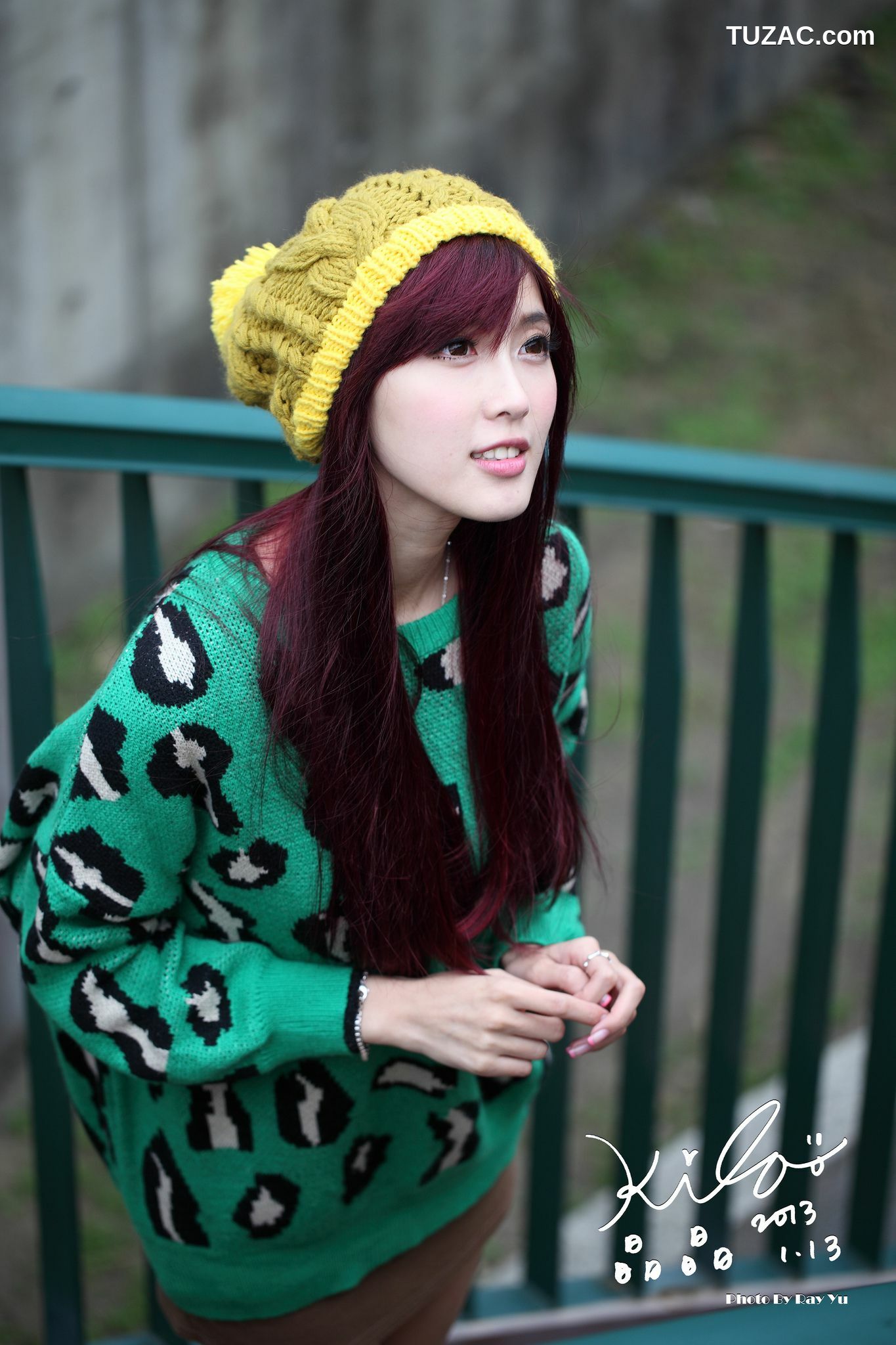 台湾正妹_台湾模特廖挺伶/Kila晶晶《绿色长衣+长靴》街拍写真集