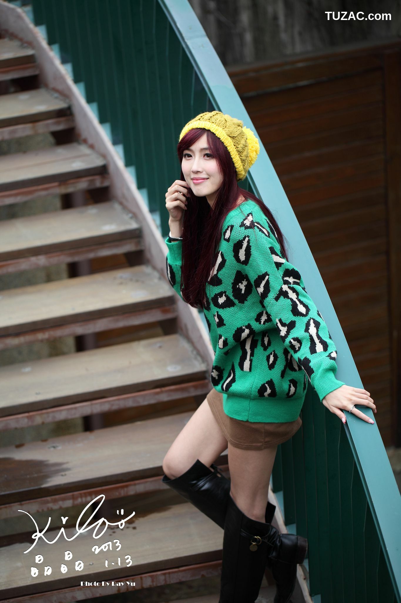 台湾正妹_台湾模特廖挺伶/Kila晶晶《绿色长衣+长靴》街拍写真集