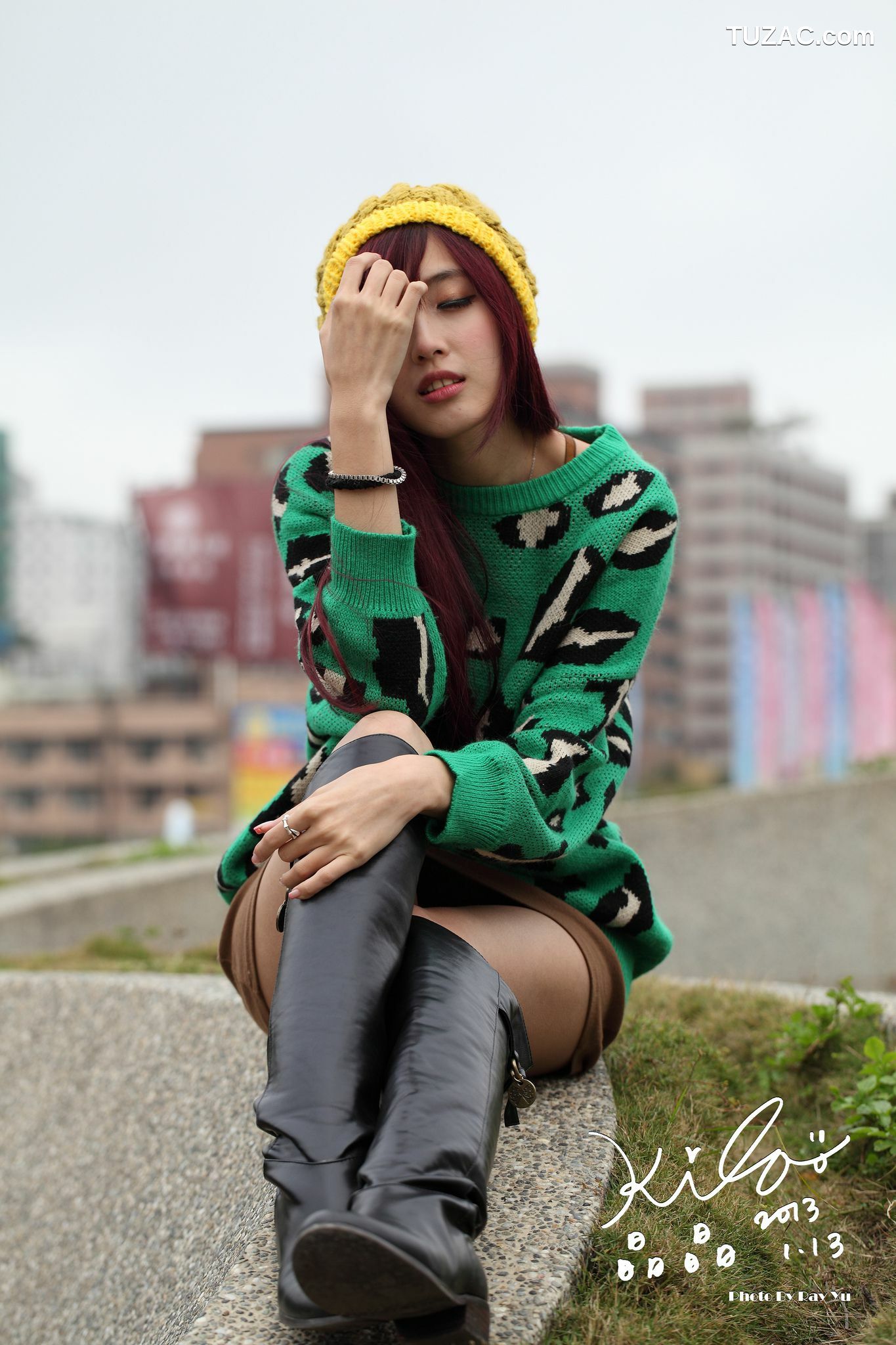 台湾正妹_台湾模特廖挺伶/Kila晶晶《绿色长衣+长靴》街拍写真集
