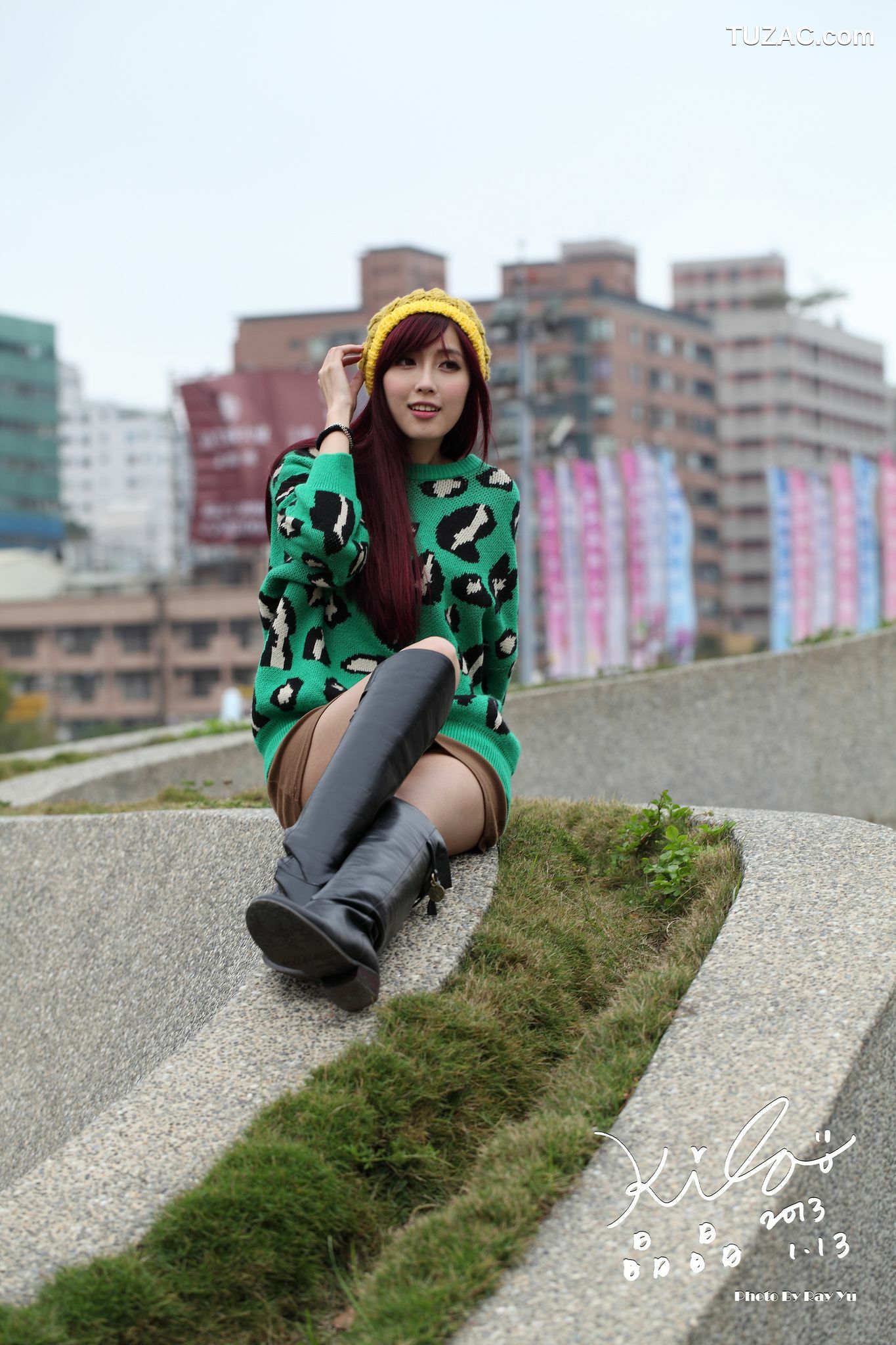 台湾正妹_台湾模特廖挺伶/Kila晶晶《绿色长衣+长靴》街拍写真集