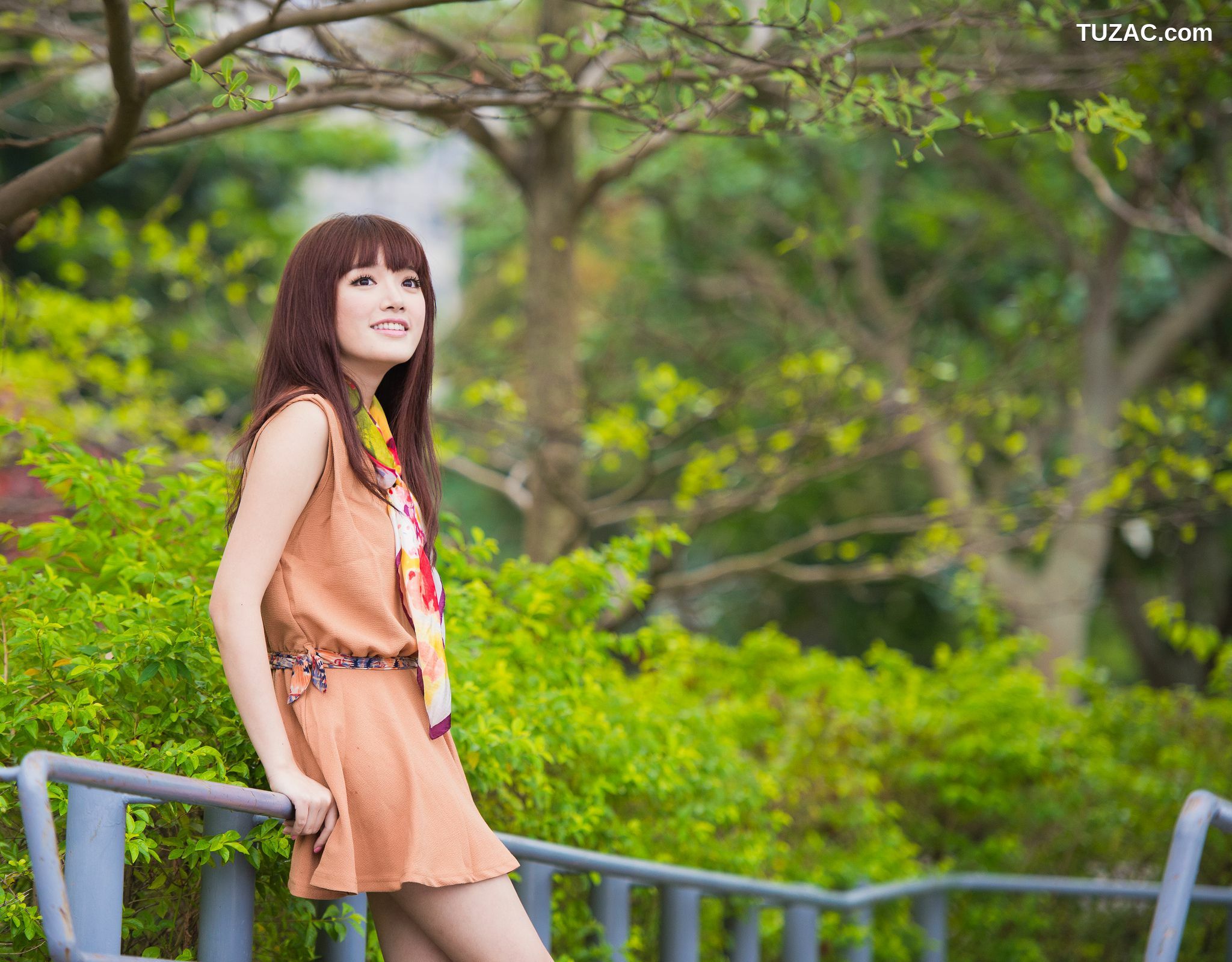 台湾正妹_台湾模特林岗怡Didy《小清新3组连衣裙》写真合集
