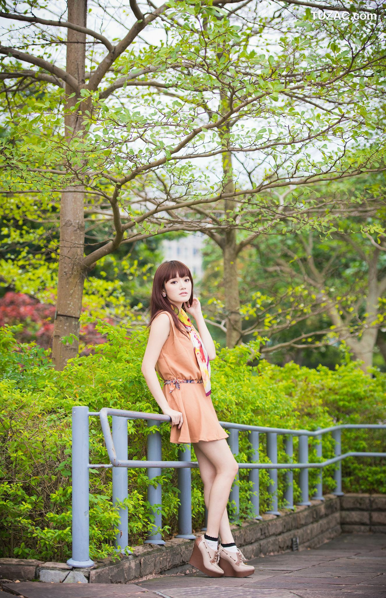 台湾正妹_台湾模特林岗怡Didy《小清新3组连衣裙》写真合集