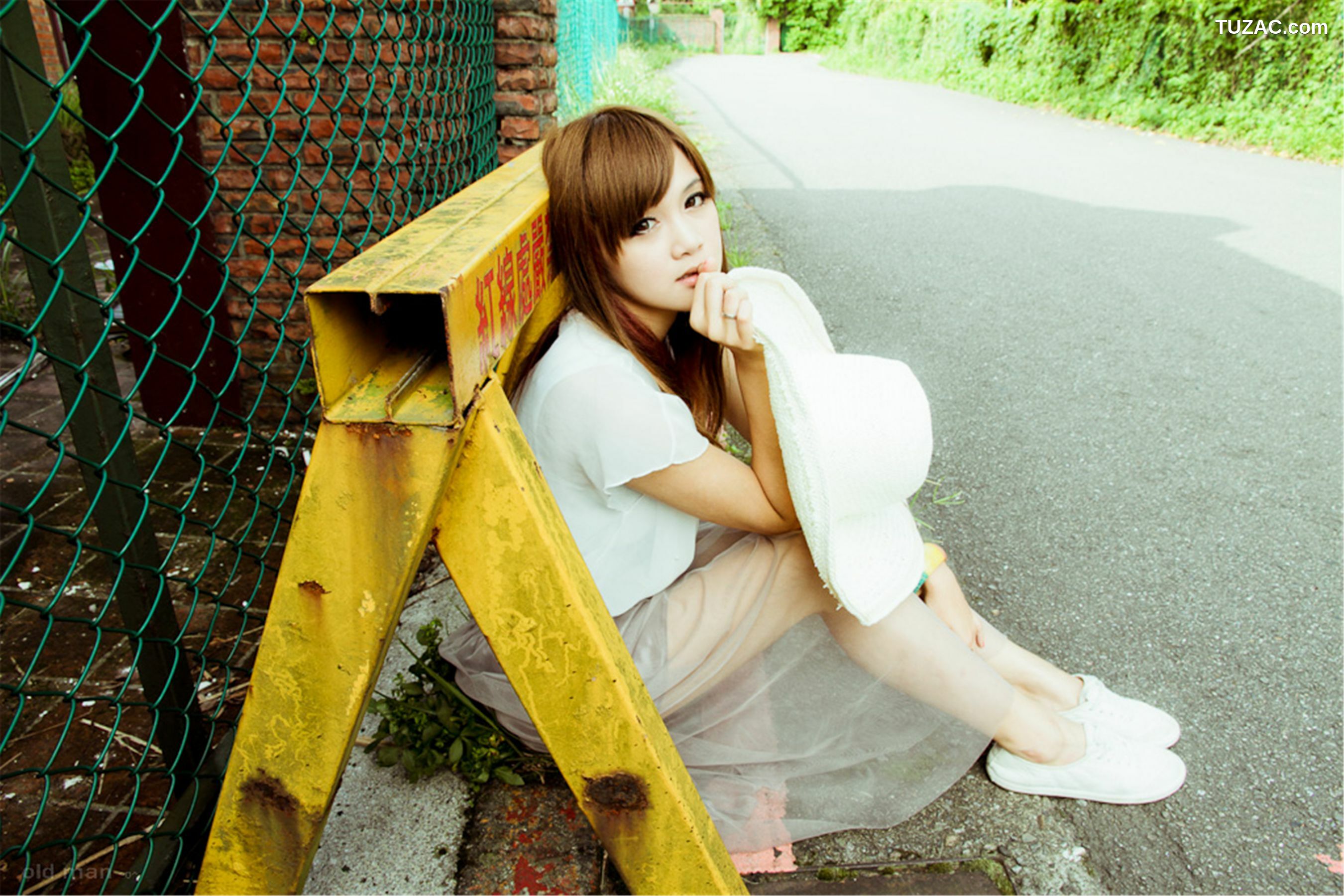 台湾正妹_台湾模特熊维妮《美军宿舍随拍》写真集