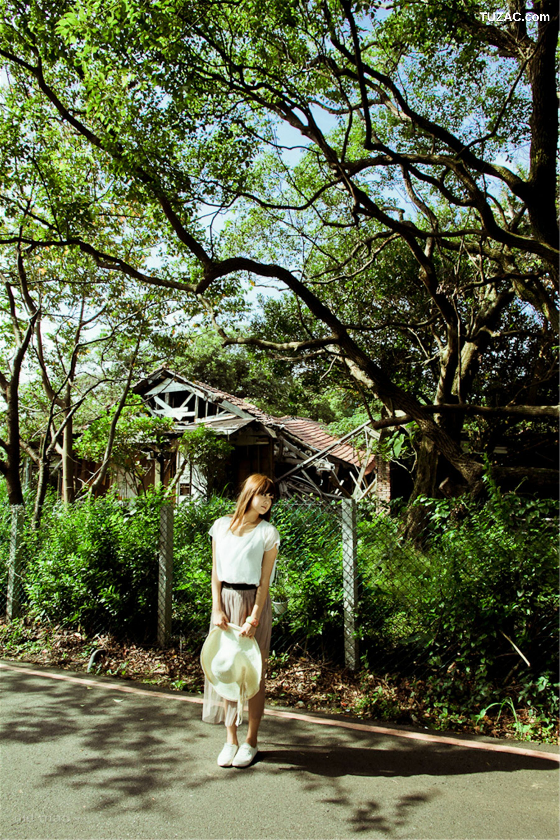 台湾正妹_台湾模特熊维妮《美军宿舍随拍》写真集