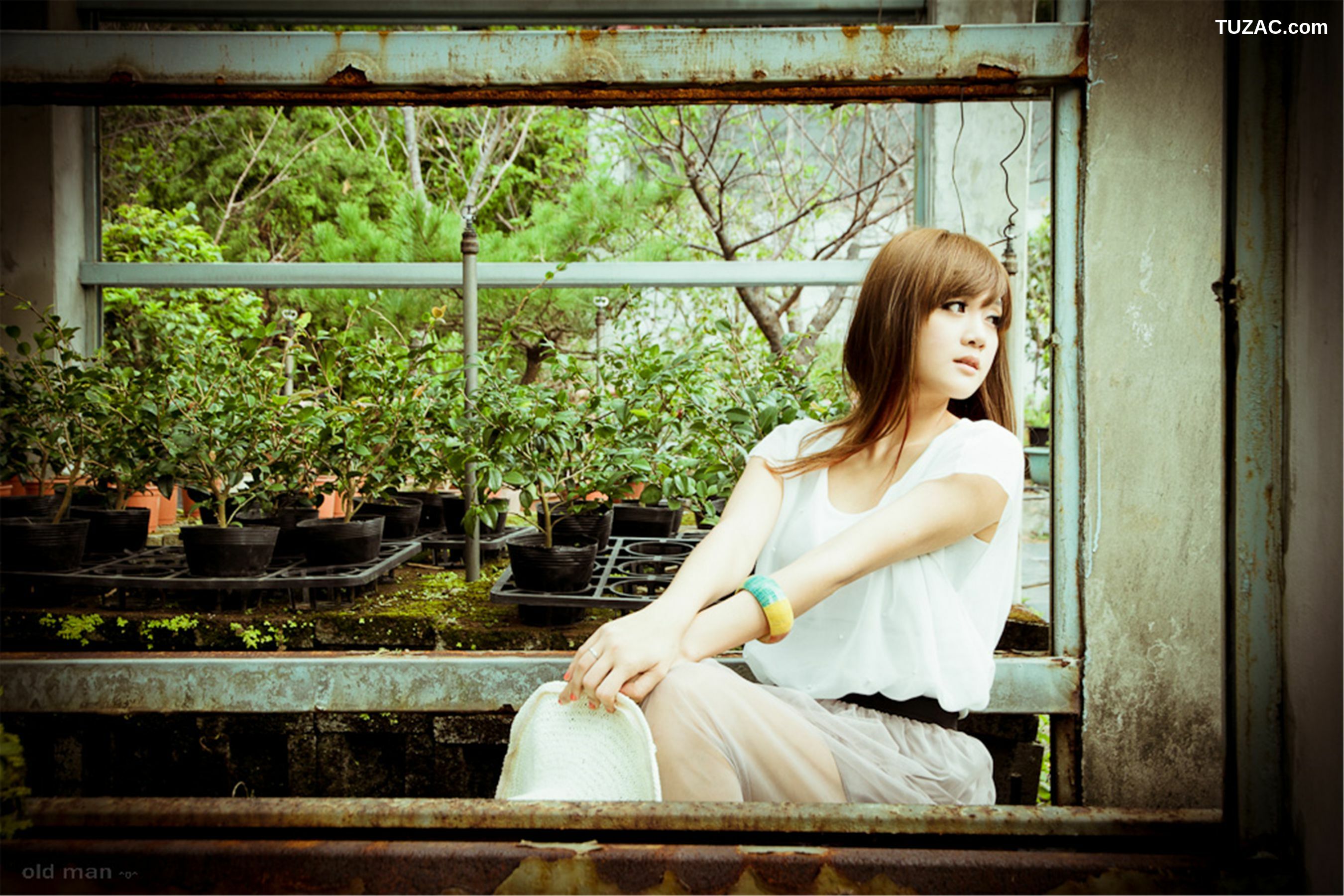 台湾正妹_台湾模特熊维妮《美军宿舍随拍》写真集