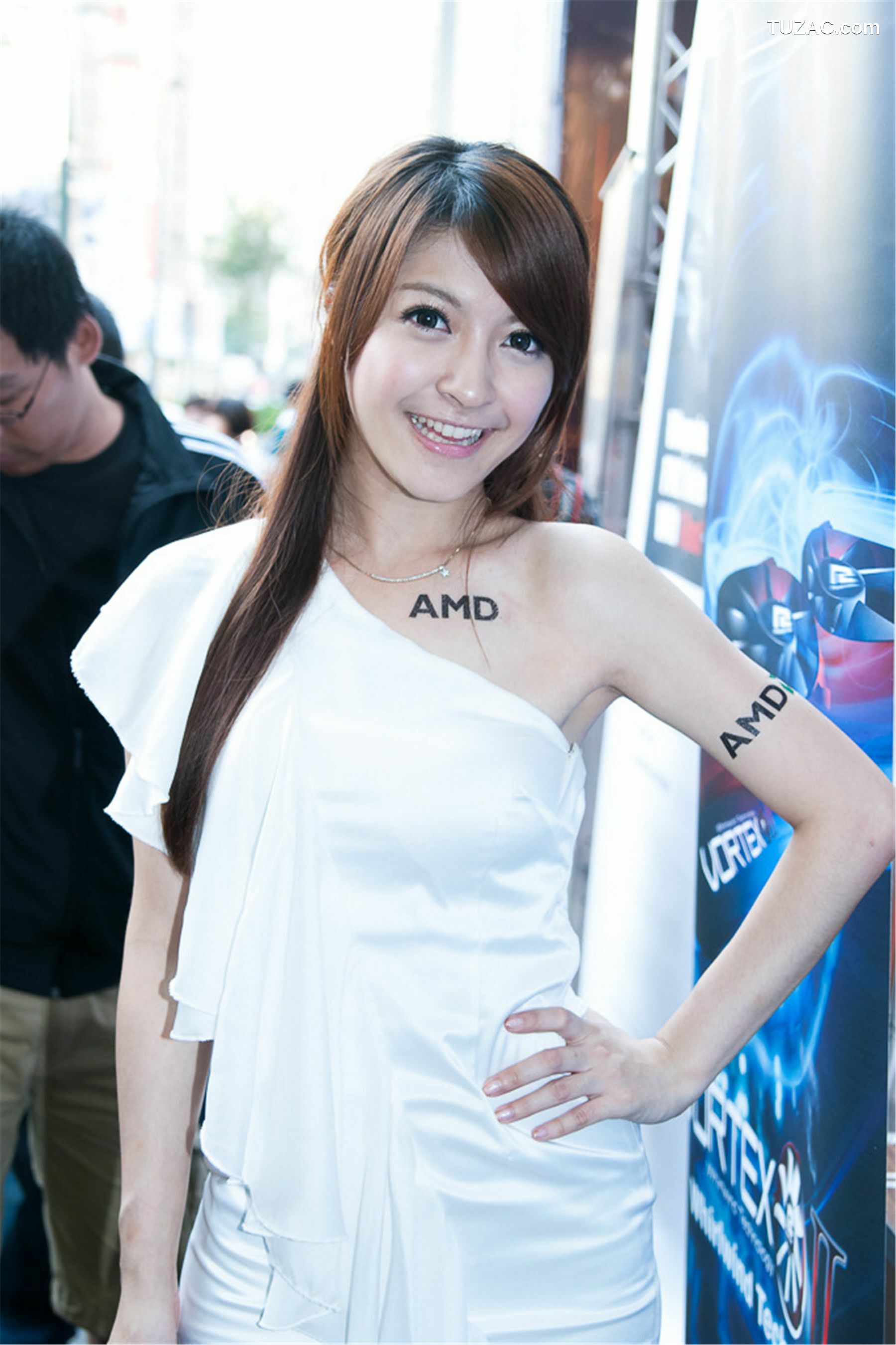 台湾正妹_台湾模特蓓蓓《光华商场AMD展台》高清套图