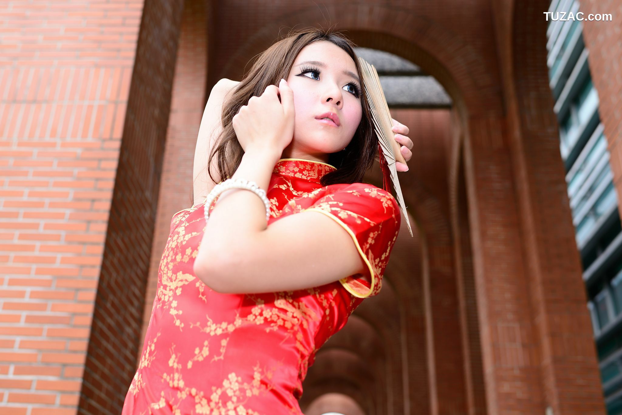 台湾正妹_台湾模特阿布《红黑旗袍系列外拍》写真集