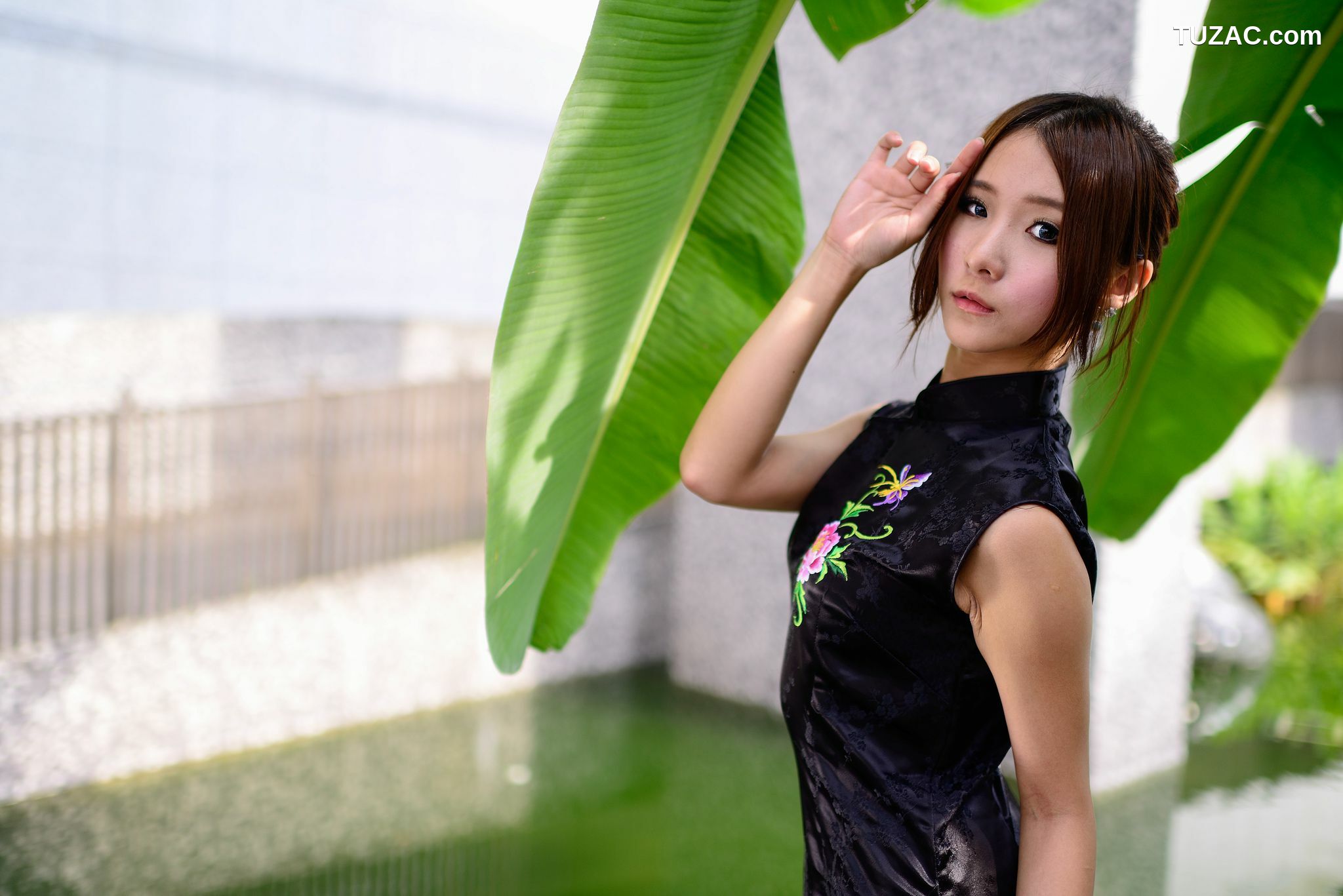 台湾正妹_台湾模特阿布《红黑旗袍系列外拍》写真集