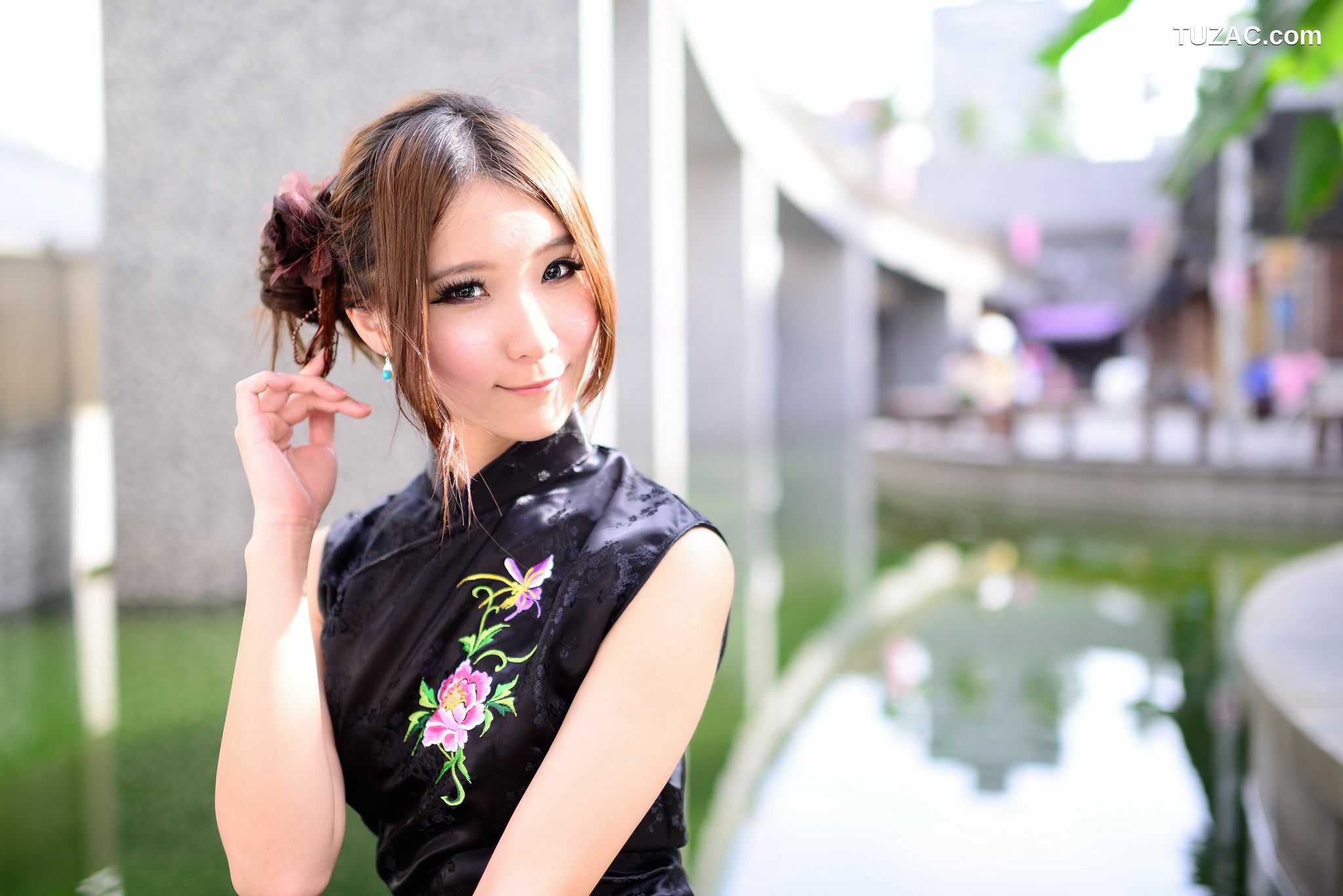 台湾正妹_台湾模特阿布《红黑旗袍系列外拍》写真集