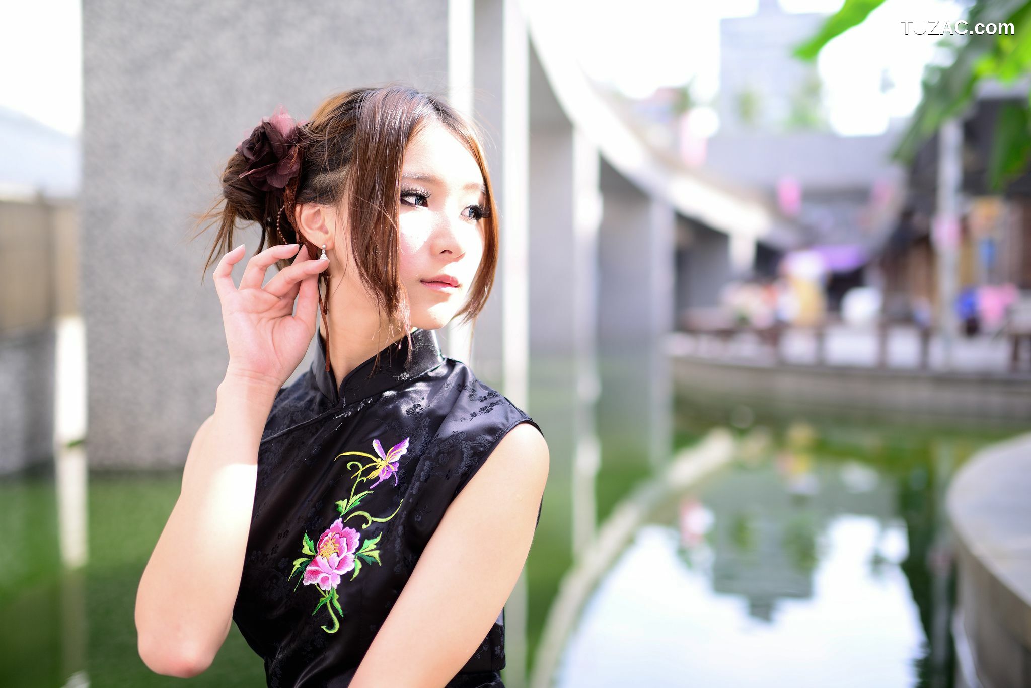 台湾正妹_台湾模特阿布《红黑旗袍系列外拍》写真集