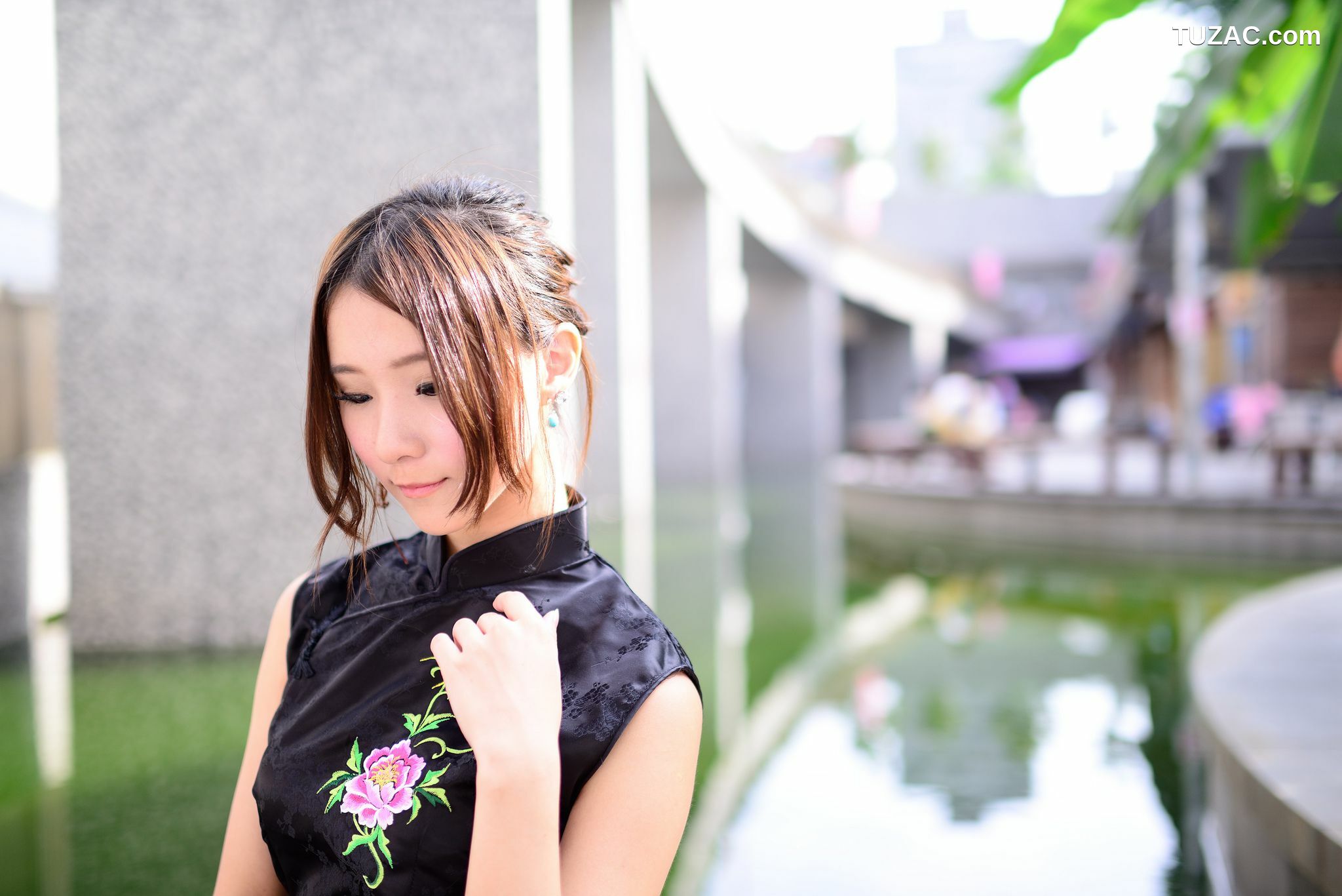 台湾正妹_台湾模特阿布《红黑旗袍系列外拍》写真集