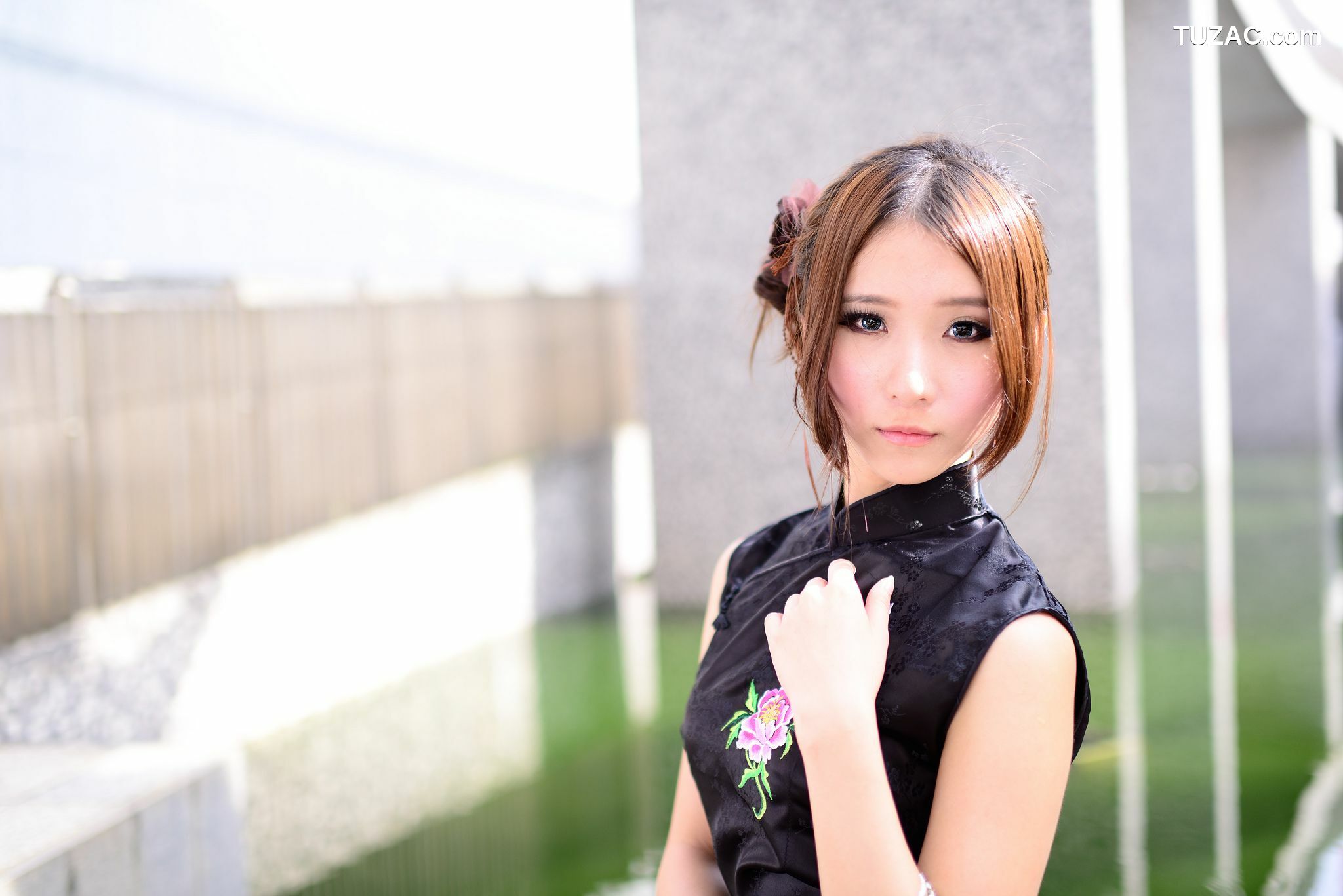 台湾正妹_台湾模特阿布《红黑旗袍系列外拍》写真集