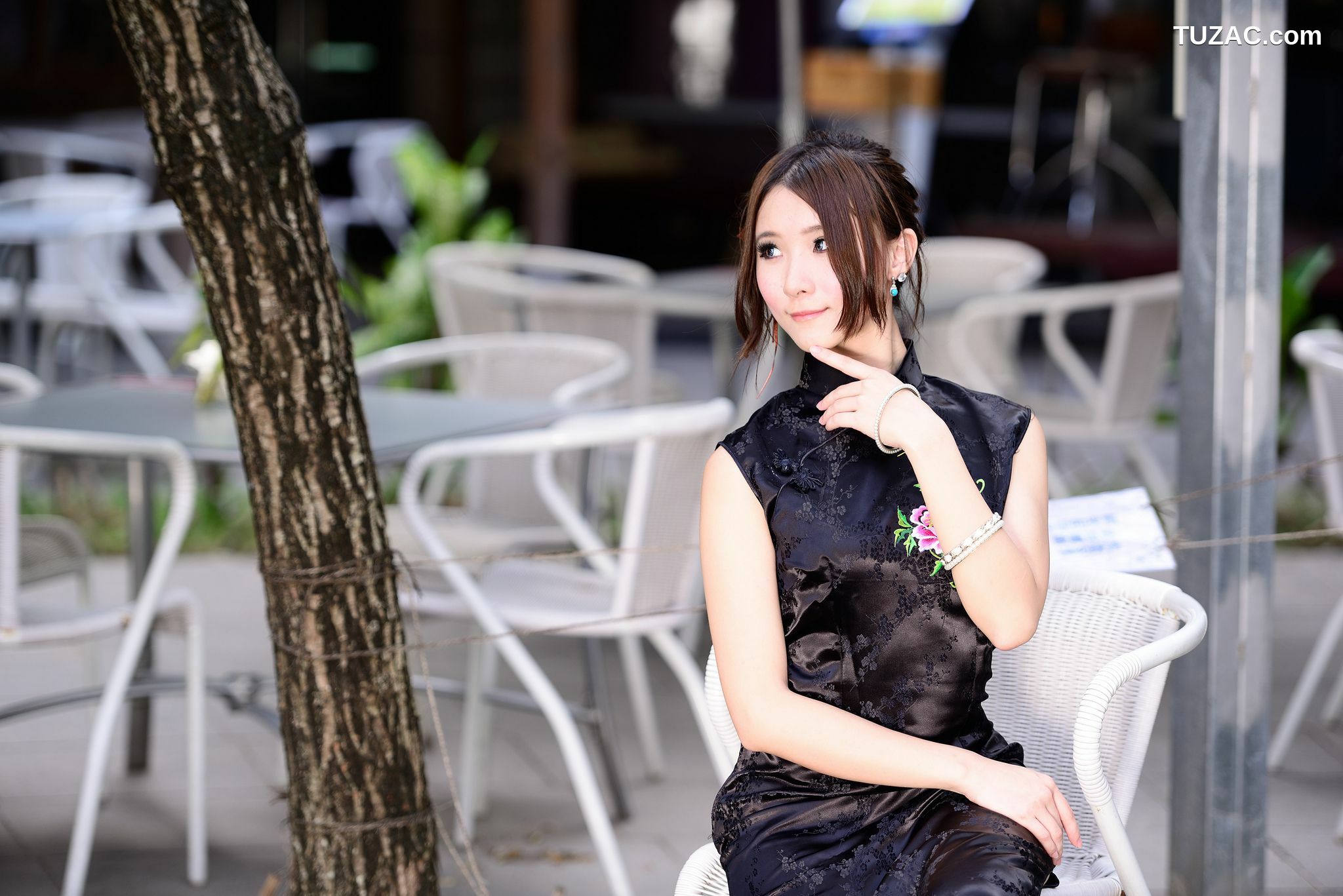 台湾正妹_台湾模特阿布《红黑旗袍系列外拍》写真集