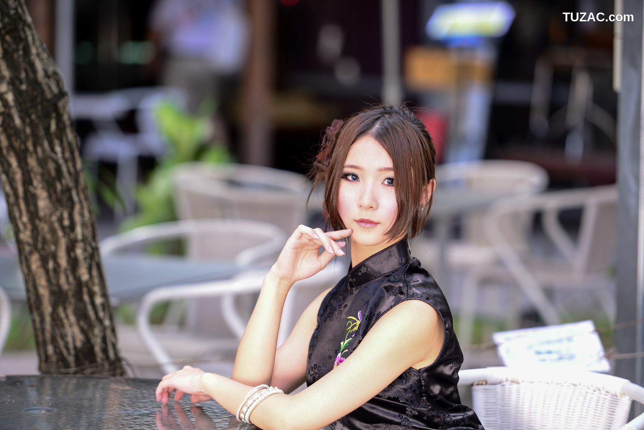 台湾正妹_台湾模特阿布《红黑旗袍系列外拍》写真集